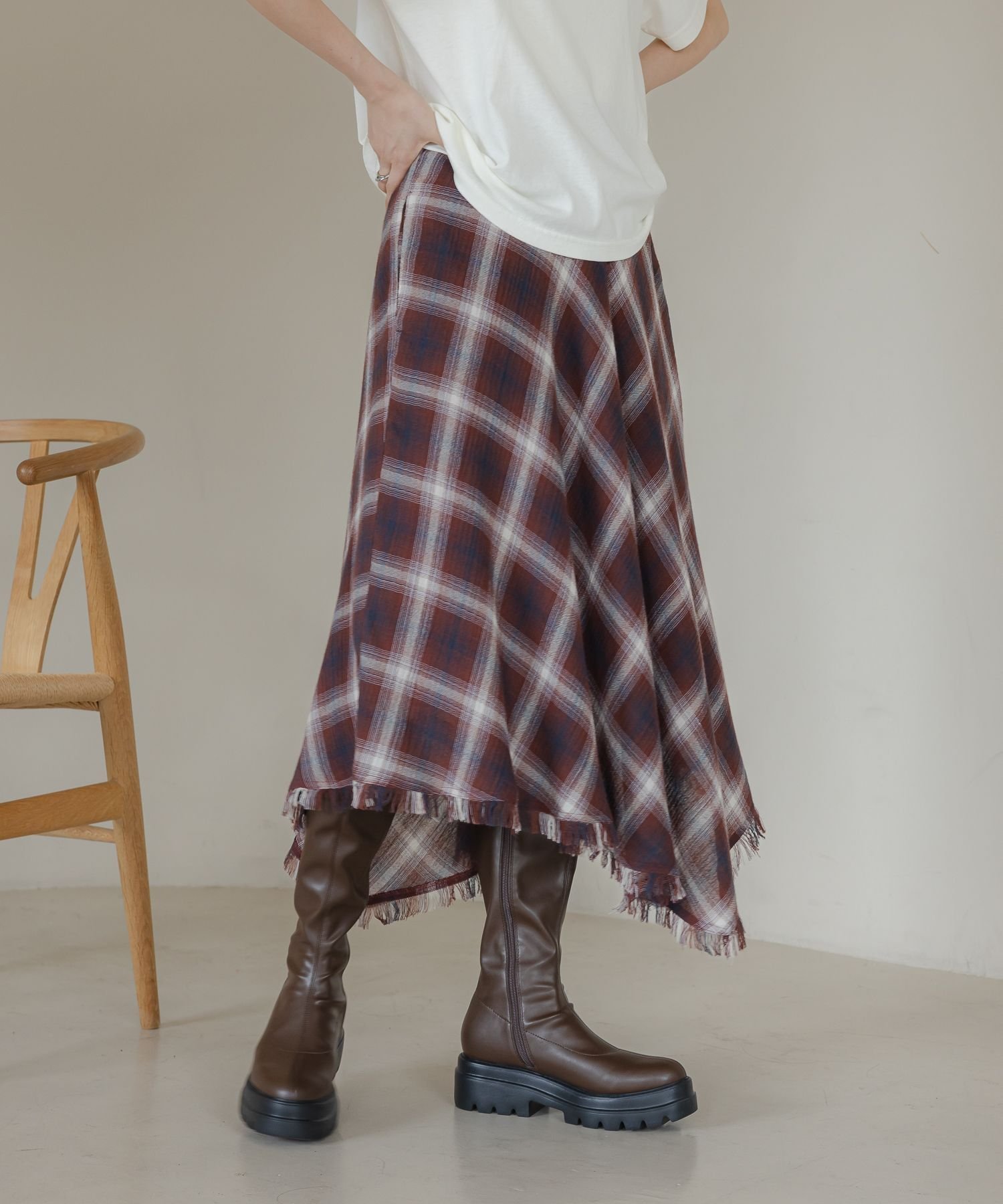 【ローリーズファーム/LOWRYS FARM】のオンブレチェックイレヘムスカート インテリア・キッズ・メンズ・レディースファッション・服の通販 founy(ファニー) 　ファッション　Fashion　レディースファッション　Fashion for Women　スカート　Skirts　おすすめ　Recommended / Our Picks　アシンメトリー　Asymmetrical Style　グラデーション　Gradient, Ombre　サマー　Summer, Summer Style　サンダル　Sandals, Summer Shoes　セットアップ　Set-Up, Coordinated Outfit　チェック　Check, Plaid, Tartan　バランス　Balance, Style Balance　ビスチェ　Bustier, Corset Top　フリンジ　Fringe, Tassel　夏　Summer　秋　Autumn　レッド38|ID: prp329100004622382 ipo3291000000033210128