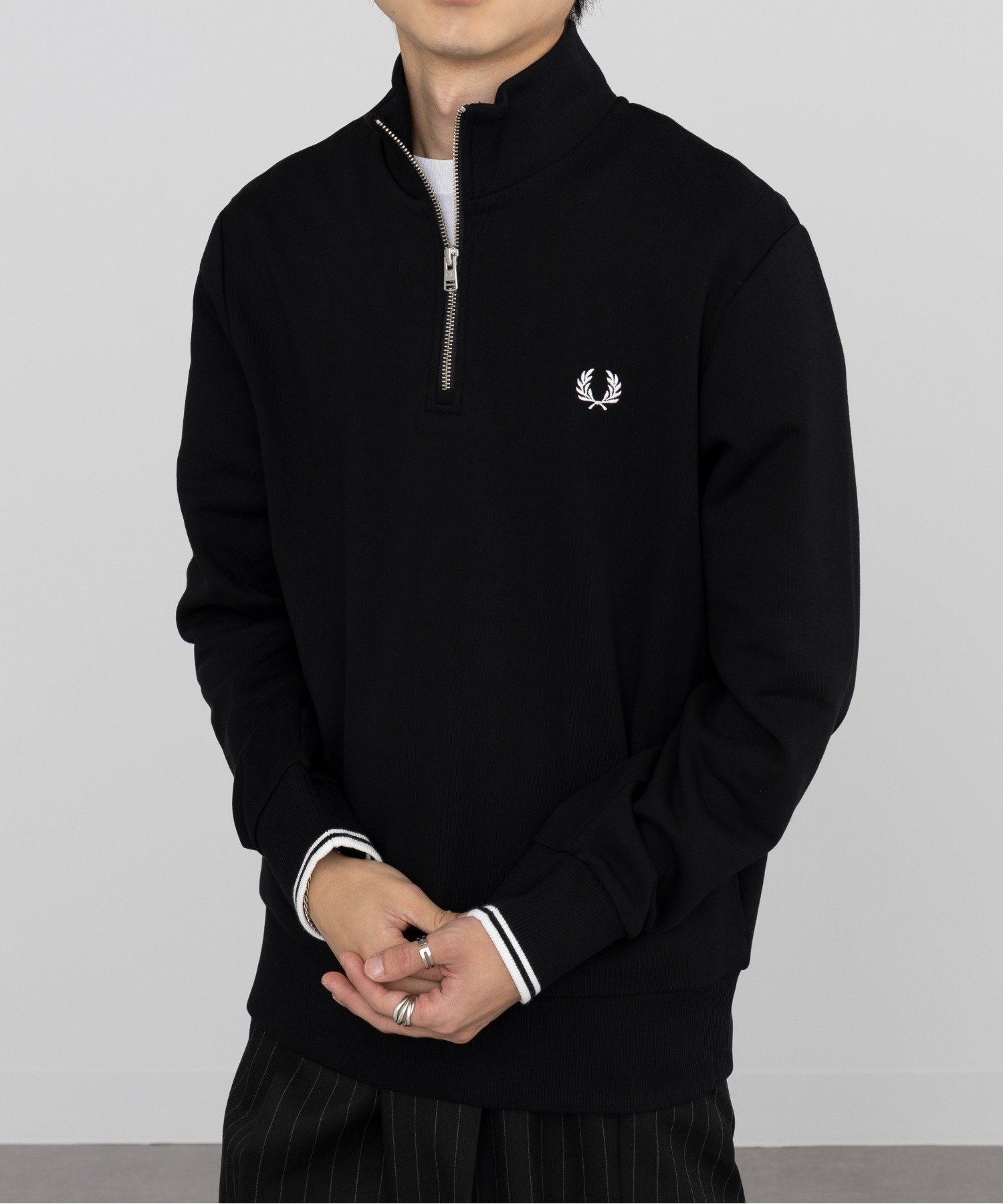 【カセットチャート/Cassette Chart】のFRED PERRY/Half Zip SweatShirt M3574 インテリア・キッズ・メンズ・レディースファッション・服の通販 founy(ファニー) 　ファッション　Fashion　レディースファッション　Fashion for Women　トップス・カットソー　Cut & Sew Tops　シャツ・ブラウス・オフィスカジュアル　Elegant Blouses & Button-Ups　レディースパーカー・カジュアルフーディー　Casual Hoodies & Sweatshirts　ロングTシャツ・Tシャツ　Longline T-Shirts & Tees　スウェット・クルーネックトップス　Sweatshirts & Crewnecks / Relaxed Fit Sweat Tops　アクセサリー　Fashion Accessories　インナー　Innerwear　厚底　Platform Shoes　秋　Autumn　腕時計　Wristwatch　カットソー　Cut and Sewn Top　カーゴパンツ　Cargo Pants, Utility Pants　キャップ　Cap, Baseball Cap　ジャケット　Jacket, Outerwear　スタイリッシュ　Stylish, Fashionable　スニーカー　Sneakers, Trainers　スポーツ　Sports, Activewear　セットアップ　Set-Up, Coordinated Outfit　チェーン　Chain, Chain Strap　デニム　Denim, Jeans Material　トレンド　Trend, Trending Now　定番　Standard, Basic Item　ネックレス　Necklace, Pendant Necklace　人気　Popular, Best Seller　ハーフ　Half, Half-Length　フロント　Front, Front Design　ブレスレット　Bracelet, Wristband　ボトム　Bottoms, Lower Wear　BLK|ID: prp329100004622538 ipo3291000000033453911