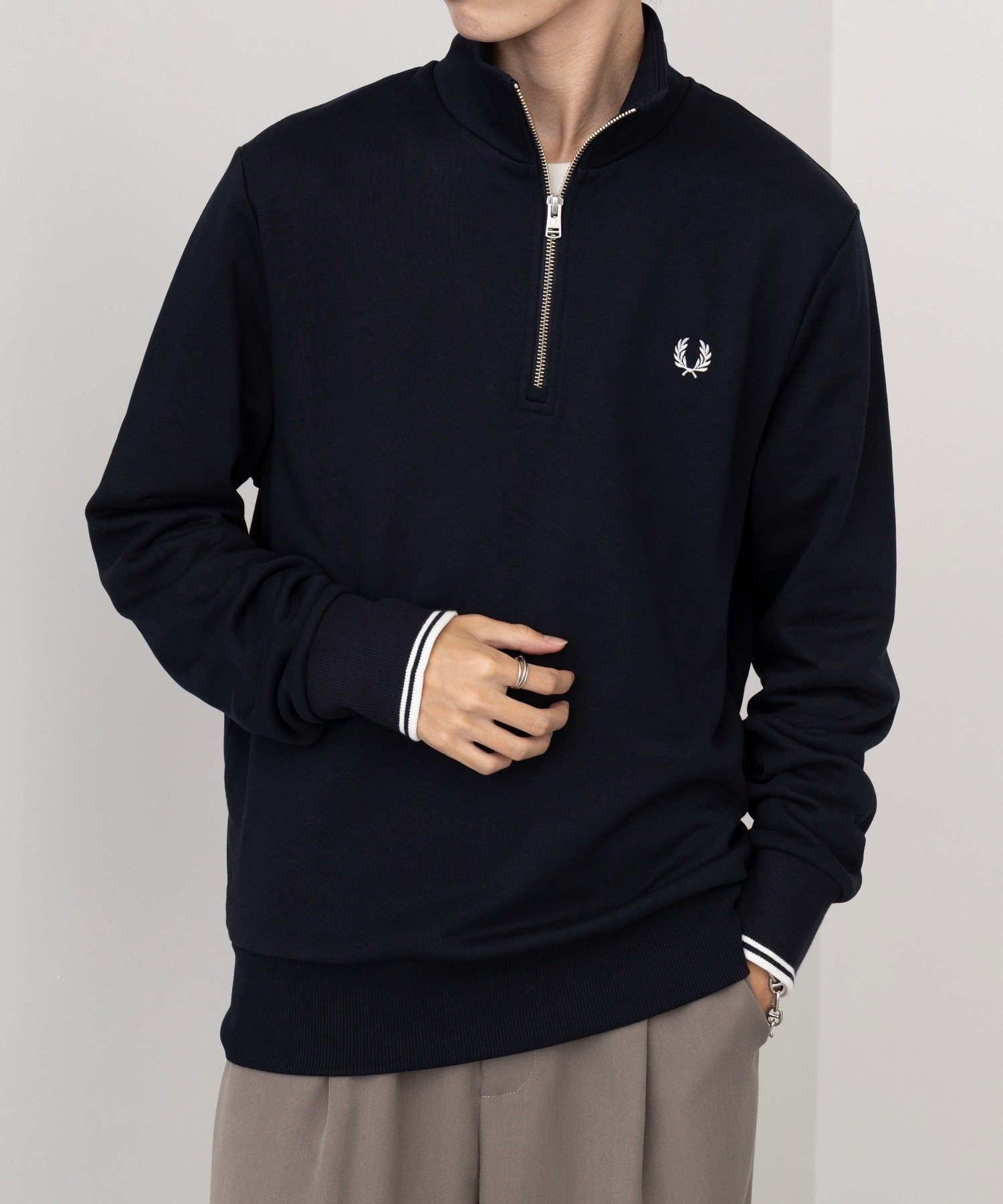 【カセットチャート/Cassette Chart】のFRED PERRY/Half Zip SweatShirt M3574 インテリア・キッズ・メンズ・レディースファッション・服の通販 founy(ファニー) 　ファッション　Fashion　レディースファッション　Fashion for Women　トップス・カットソー　Cut & Sew Tops　シャツ・ブラウス・オフィスカジュアル　Elegant Blouses & Button-Ups　レディースパーカー・カジュアルフーディー　Casual Hoodies & Sweatshirts　ロングTシャツ・Tシャツ　Longline T-Shirts & Tees　スウェット・クルーネックトップス　Sweatshirts & Crewnecks / Relaxed Fit Sweat Tops　アクセサリー　Fashion Accessories　インナー　Innerwear　厚底　Platform Shoes　秋　Autumn　腕時計　Wristwatch　カットソー　Cut and Sewn Top　カーゴパンツ　Cargo Pants, Utility Pants　キャップ　Cap, Baseball Cap　ジャケット　Jacket, Outerwear　スタイリッシュ　Stylish, Fashionable　スニーカー　Sneakers, Trainers　スポーツ　Sports, Activewear　セットアップ　Set-Up, Coordinated Outfit　チェーン　Chain, Chain Strap　デニム　Denim, Jeans Material　トレンド　Trend, Trending Now　定番　Standard, Basic Item　ネックレス　Necklace, Pendant Necklace　人気　Popular, Best Seller　ハーフ　Half, Half-Length　フロント　Front, Front Design　ブレスレット　Bracelet, Wristband　ボトム　Bottoms, Lower Wear　NVY|ID: prp329100004622538 ipo3291000000033453914