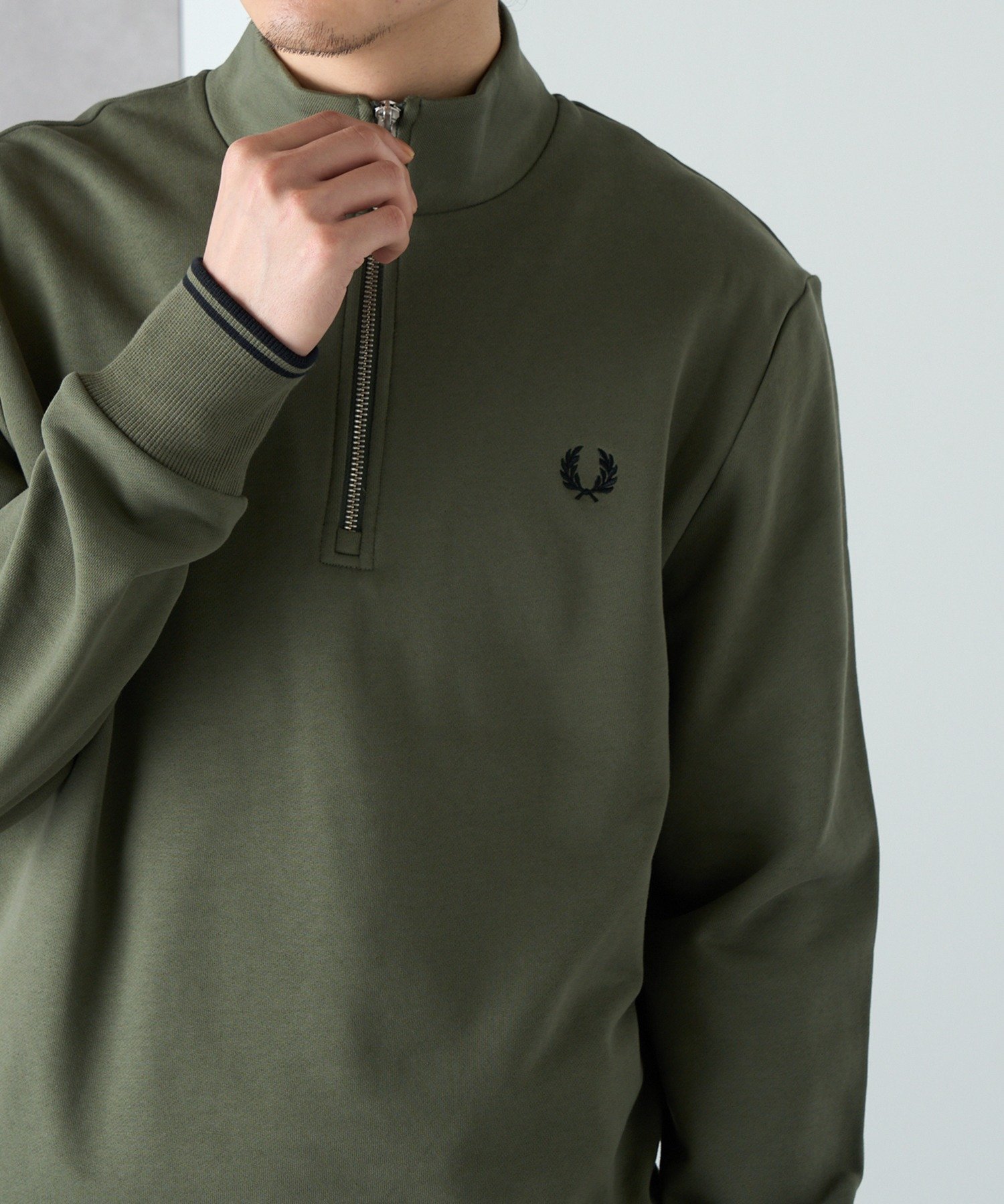 【カセットチャート/Cassette Chart】のFRED PERRY/Half Zip SweatShirt M3574 インテリア・キッズ・メンズ・レディースファッション・服の通販 founy(ファニー) 　ファッション　Fashion　レディースファッション　Fashion for Women　トップス・カットソー　Cut & Sew Tops　シャツ・ブラウス・オフィスカジュアル　Elegant Blouses & Button-Ups　レディースパーカー・カジュアルフーディー　Casual Hoodies & Sweatshirts　ロングTシャツ・Tシャツ　Longline T-Shirts & Tees　スウェット・クルーネックトップス　Sweatshirts & Crewnecks / Relaxed Fit Sweat Tops　アクセサリー　Fashion Accessories　インナー　Innerwear　厚底　Platform Shoes　秋　Autumn　腕時計　Wristwatch　カットソー　Cut and Sewn Top　カーゴパンツ　Cargo Pants, Utility Pants　キャップ　Cap, Baseball Cap　ジャケット　Jacket, Outerwear　スタイリッシュ　Stylish, Fashionable　スニーカー　Sneakers, Trainers　スポーツ　Sports, Activewear　セットアップ　Set-Up, Coordinated Outfit　チェーン　Chain, Chain Strap　デニム　Denim, Jeans Material　トレンド　Trend, Trending Now　定番　Standard, Basic Item　ネックレス　Necklace, Pendant Necklace　人気　Popular, Best Seller　ハーフ　Half, Half-Length　フロント　Front, Front Design　ブレスレット　Bracelet, Wristband　ボトム　Bottoms, Lower Wear　KHK|ID: prp329100004622538 ipo3291000000033453918