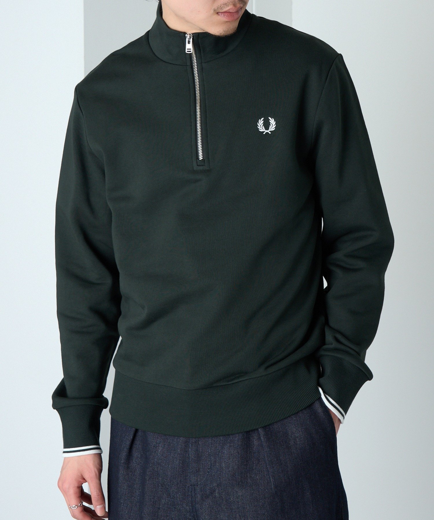 【カセットチャート/Cassette Chart】のFRED PERRY/Half Zip SweatShirt M3574 インテリア・キッズ・メンズ・レディースファッション・服の通販 founy(ファニー) 　ファッション　Fashion　レディースファッション　Fashion for Women　トップス・カットソー　Cut & Sew Tops　シャツ・ブラウス・オフィスカジュアル　Elegant Blouses & Button-Ups　レディースパーカー・カジュアルフーディー　Casual Hoodies & Sweatshirts　ロングTシャツ・Tシャツ　Longline T-Shirts & Tees　スウェット・クルーネックトップス　Sweatshirts & Crewnecks / Relaxed Fit Sweat Tops　アクセサリー　Fashion Accessories　インナー　Innerwear　厚底　Platform Shoes　秋　Autumn　腕時計　Wristwatch　カットソー　Cut and Sewn Top　カーゴパンツ　Cargo Pants, Utility Pants　キャップ　Cap, Baseball Cap　ジャケット　Jacket, Outerwear　スタイリッシュ　Stylish, Fashionable　スニーカー　Sneakers, Trainers　スポーツ　Sports, Activewear　セットアップ　Set-Up, Coordinated Outfit　チェーン　Chain, Chain Strap　デニム　Denim, Jeans Material　トレンド　Trend, Trending Now　定番　Standard, Basic Item　ネックレス　Necklace, Pendant Necklace　人気　Popular, Best Seller　ハーフ　Half, Half-Length　フロント　Front, Front Design　ブレスレット　Bracelet, Wristband　ボトム　Bottoms, Lower Wear　D.GRN|ID: prp329100004622538 ipo3291000000033453922