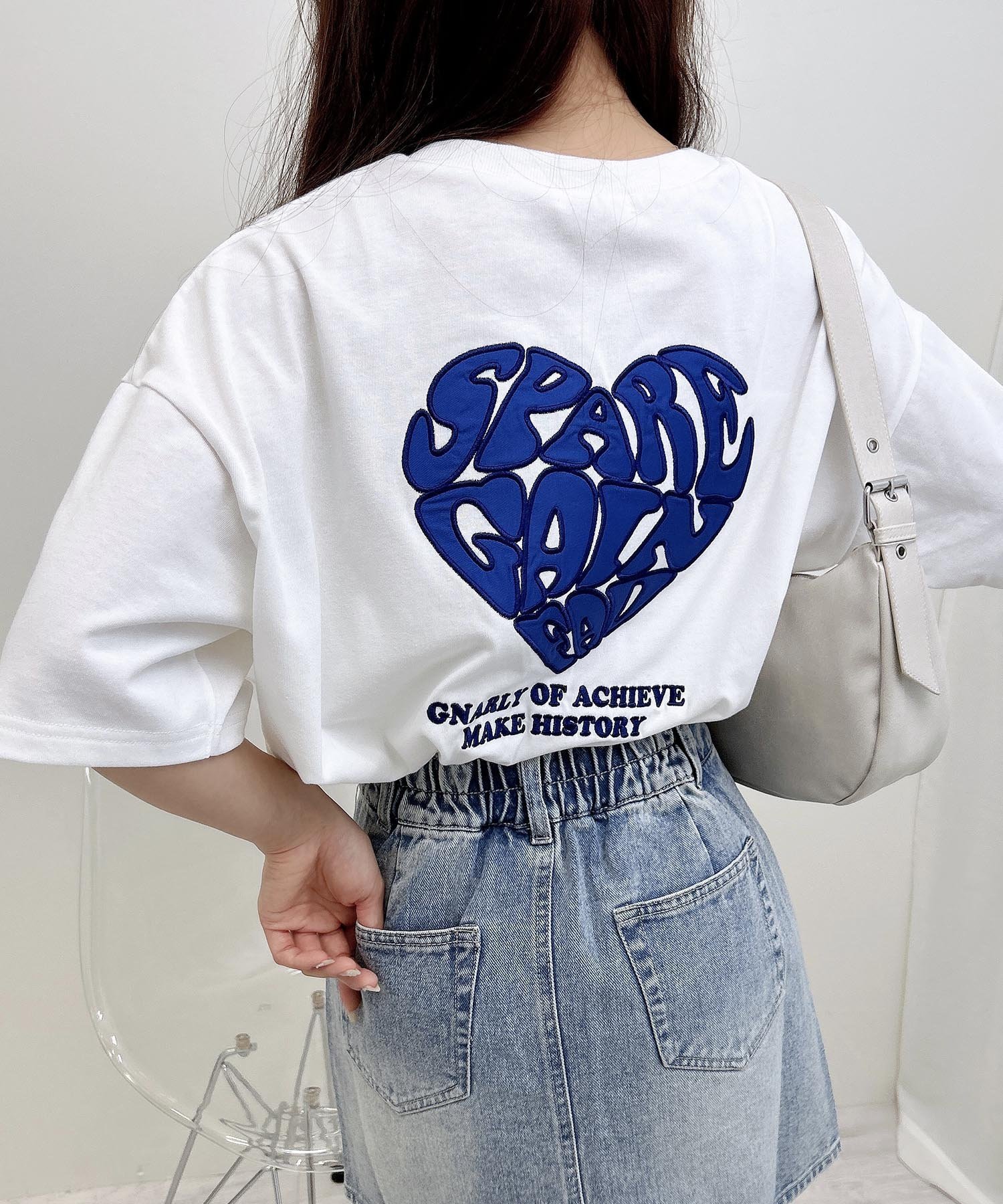 【イング/INGNI】のバックハート貼付チュニックTシャツ インテリア・キッズ・メンズ・レディースファッション・服の通販 founy(ファニー) 　ファッション　Fashion　レディースファッション　Fashion for Women　トップス・カットソー　Cut & Sew Tops　シャツ・ブラウス・オフィスカジュアル　Elegant Blouses & Button-Ups　ロングTシャツ・Tシャツ　Longline T-Shirts & Tees　おすすめ　Recommended / Our Picks　シンプル　Simple, Minimal　チュニック　Tunic, Long Top　ビッグ　Big, Oversized　フロント　Front, Front Design　オフホワイト/ブルー|ID: prp329100004622793 ipo3291000000033441885