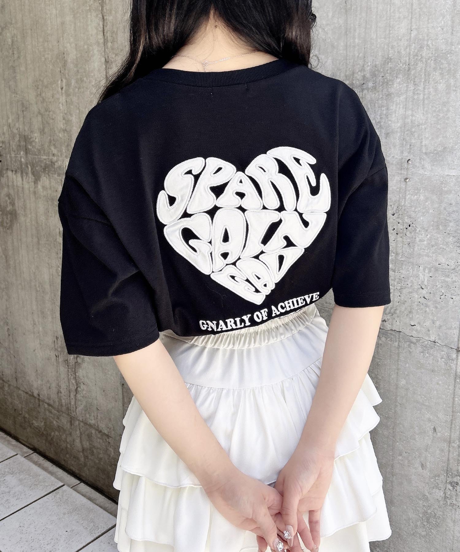 【イング/INGNI】のバックハート貼付チュニックTシャツ インテリア・キッズ・メンズ・レディースファッション・服の通販 founy(ファニー) 　ファッション　Fashion　レディースファッション　Fashion for Women　トップス・カットソー　Cut & Sew Tops　シャツ・ブラウス・オフィスカジュアル　Elegant Blouses & Button-Ups　ロングTシャツ・Tシャツ　Longline T-Shirts & Tees　おすすめ　Recommended / Our Picks　シンプル　Simple, Minimal　チュニック　Tunic, Long Top　ビッグ　Big, Oversized　フロント　Front, Front Design　クロ/オフホワイト|ID: prp329100004622793 ipo3291000000033441887