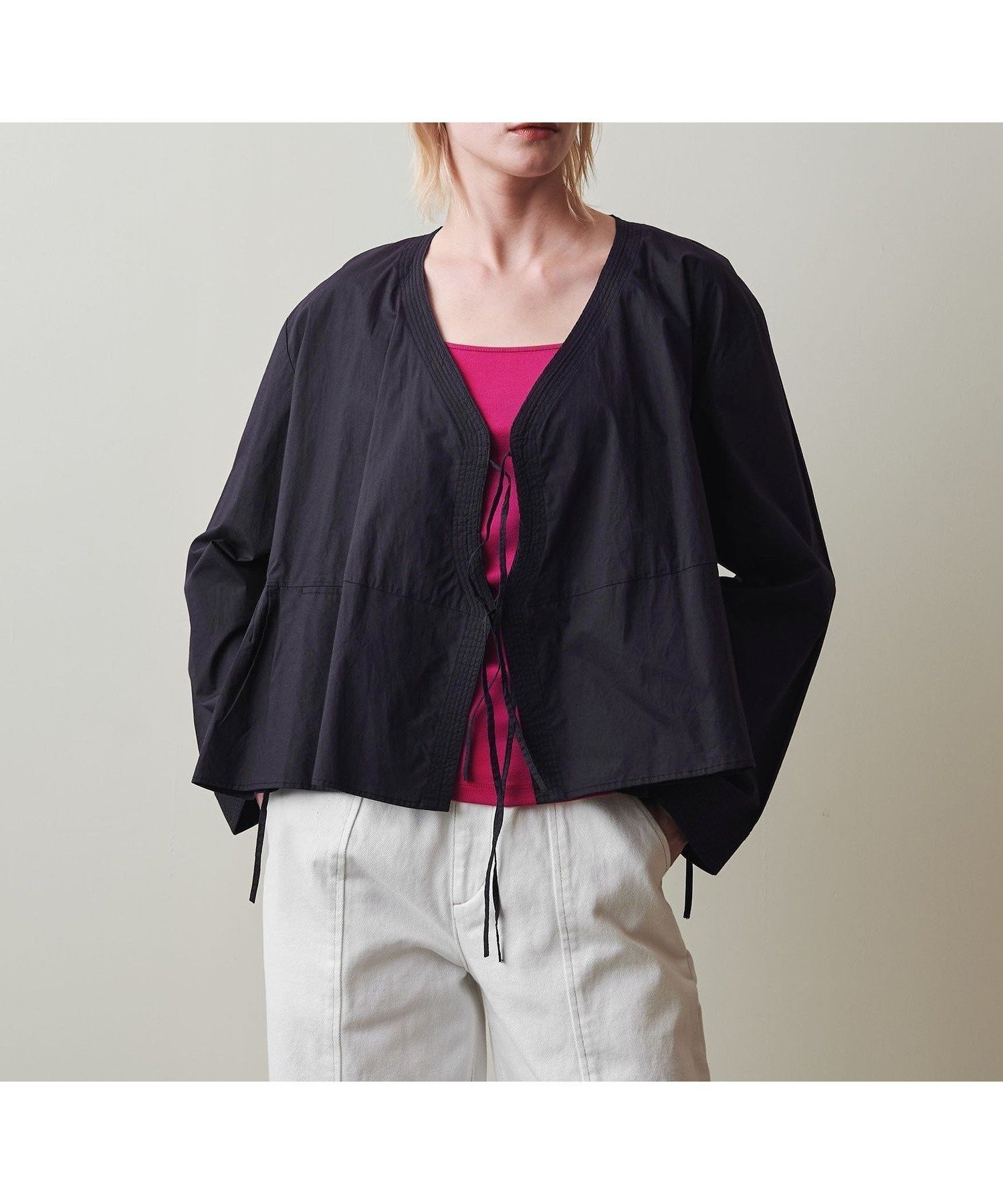 【ビューティ&ユース ユナイテッドアローズ/BEAUTY&YOUTH / UNITED ARROWS】のSteven Alan コットン カシュクール ブラウス インテリア・キッズ・メンズ・レディースファッション・服の通販 founy(ファニー) 　ファッション　Fashion　レディースファッション　Fashion for Women　トップス・カットソー　Cut & Sew Tops　シャツ・ブラウス・オフィスカジュアル　Elegant Blouses & Button-Ups　おすすめ　Recommended / Our Picks　カシュクール　Wrap Design　カーディガン　Cardigan, Knitwear　ギャザー　Gathered, Ruffled　デニム　Denim, Jeans Material　フロント　Front, Front Design　BLACK|ID: prp329100004622968 ipo3291000000033187577