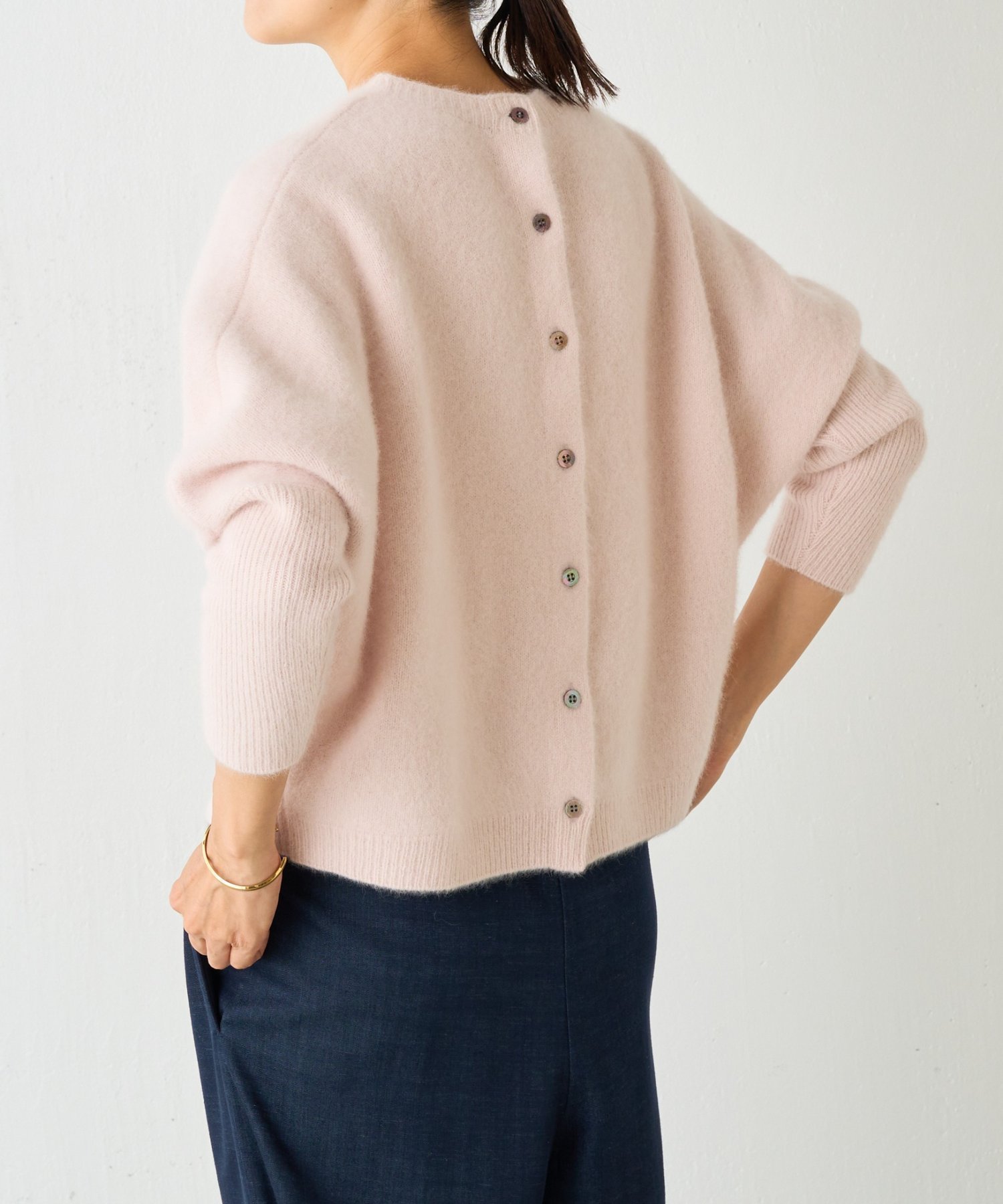【ビアズリー/BEARDSLEY】のFOXウール後ろボタンニット インテリア・キッズ・メンズ・レディースファッション・服の通販 founy(ファニー) 　ファッション　Fashion　レディースファッション　Fashion for Women　トップス・カットソー　Cut & Sew Tops　ニット　Knit Tops & Sweaters　おすすめ　Recommended / Our Picks　カーディガン　Cardigan, Knitwear　ピンク|ID: prp329100004623296 ipo3291000000033578594