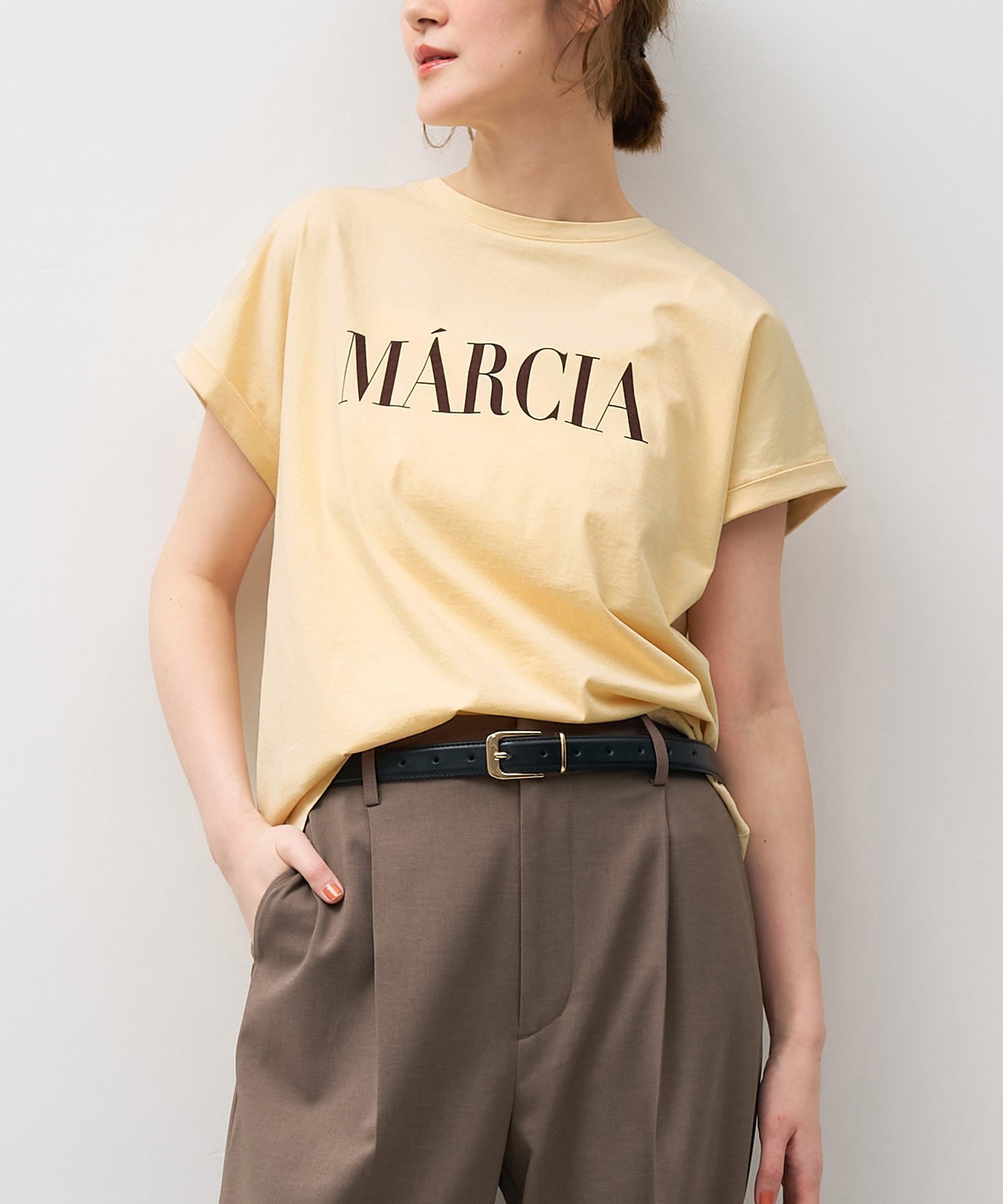 【マイカ ディール/MICA & DEAL】のMARCIA ヘムラウンドロゴプリントT-shirt 2サイズ展開 インテリア・キッズ・メンズ・レディースファッション・服の通販 founy(ファニー) 　ファッション　Fashion　レディースファッション　Fashion for Women　トップス・カットソー　Cut & Sew Tops　シャツ・ブラウス・オフィスカジュアル　Elegant Blouses & Button-Ups　ロングTシャツ・Tシャツ　Longline T-Shirts & Tees　インナー　Innerwear　カットソー　Cut and Sewn Top　カーディガン　Cardigan, Knitwear　シルク　Silk, 100% Silk　スラックス　Slacks, Dress Pants　デニム　Denim, Jeans Material　人気　Popular, Best Seller　ヘムライン　Hemline, Bottom Cut　おすすめ　Recommended / Our Picks　ORANGE|ID: prp329100004623373 ipo3291000000033339141