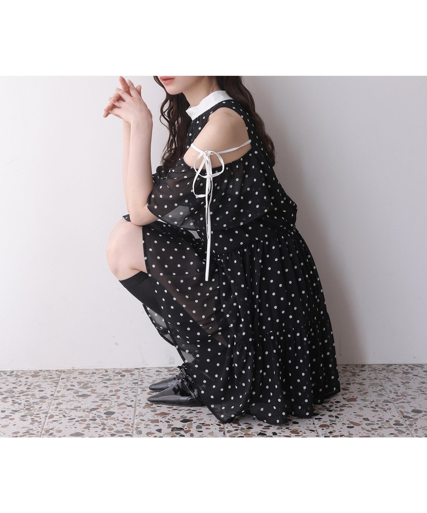 【ナイスクラップ/NICE CLAUP】の肩あきティアードチュニック インテリア・キッズ・メンズ・レディースファッション・服の通販 founy(ファニー) 　ファッション　Fashion　レディースファッション　Fashion for Women　トップス・カットソー　Cut & Sew Tops　おすすめ　Recommended / Our Picks　ガーリー　Girly, Feminine Style　ショート　Short, Short Length　デニム　Denim, Jeans Material　フェミニン　Feminine, Girly　フリル　Frill, Ruffle　フレア　Flare, Flared　ミニスカート　Mini Skirt, Short Skirt　夏　Summer　ドット|ID: prp329100004623441 ipo3291000000033193226