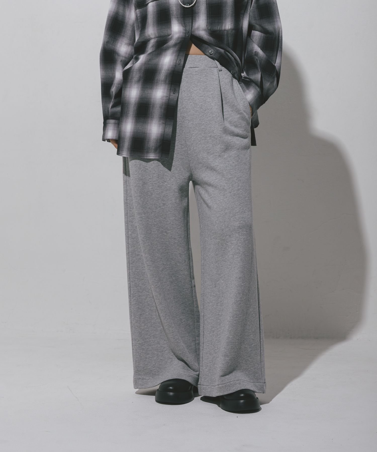 【レプシィム ローリーズファーム/LEPSIM LOWRYS FARM】のタックスウェットパンツAW インテリア・キッズ・メンズ・レディースファッション・服の通販 founy(ファニー) 　ファッション　Fashion　レディースファッション　Fashion for Women　パンツ　Pants & Trousers　おすすめ　Recommended / Our Picks　ストレート　Straight, Straight Cut　トレンド　Trend, Trending Now　ループ　Loop, Loop Knit　ワイド　Wide, Wide Fit　グレー15|ID: prp329100004623536 ipo3291000000033195355