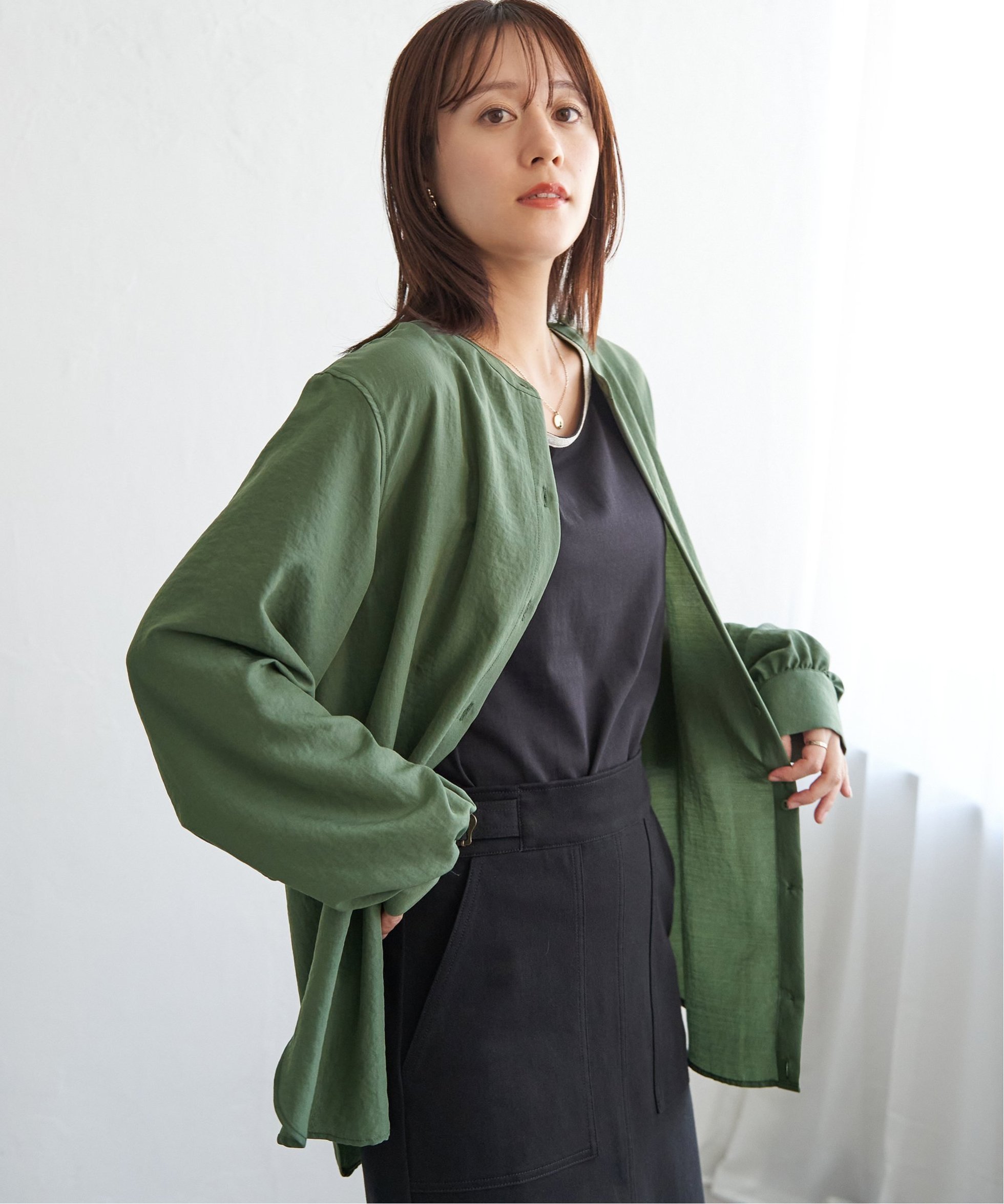 【イッカ/ikka】の【親子コーデ】マルチWAYバンドカラーシャツ インテリア・キッズ・メンズ・レディースファッション・服の通販 founy(ファニー) 　ファッション　Fashion　レディースファッション　Fashion for Women　トップス・カットソー　Cut & Sew Tops　シャツ・ブラウス・オフィスカジュアル　Elegant Blouses & Button-Ups　おすすめ　Recommended / Our Picks　ブラウジング　Blouson Silhouette, Cinched Waist　グリーン|ID: prp329100004623743 ipo3291000000033198190