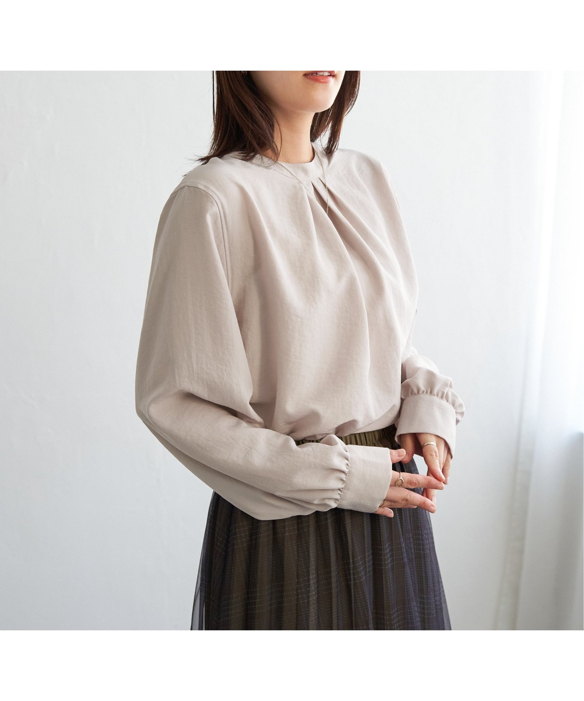 【イッカ/ikka】の【親子コーデ】マルチWAYバンドカラーシャツ インテリア・キッズ・メンズ・レディースファッション・服の通販 founy(ファニー) 　ファッション　Fashion　レディースファッション　Fashion for Women　トップス・カットソー　Cut & Sew Tops　シャツ・ブラウス・オフィスカジュアル　Elegant Blouses & Button-Ups　おすすめ　Recommended / Our Picks　ブラウジング　Blouson Silhouette, Cinched Waist　グレージュ|ID: prp329100004623743 ipo3291000000033198192
