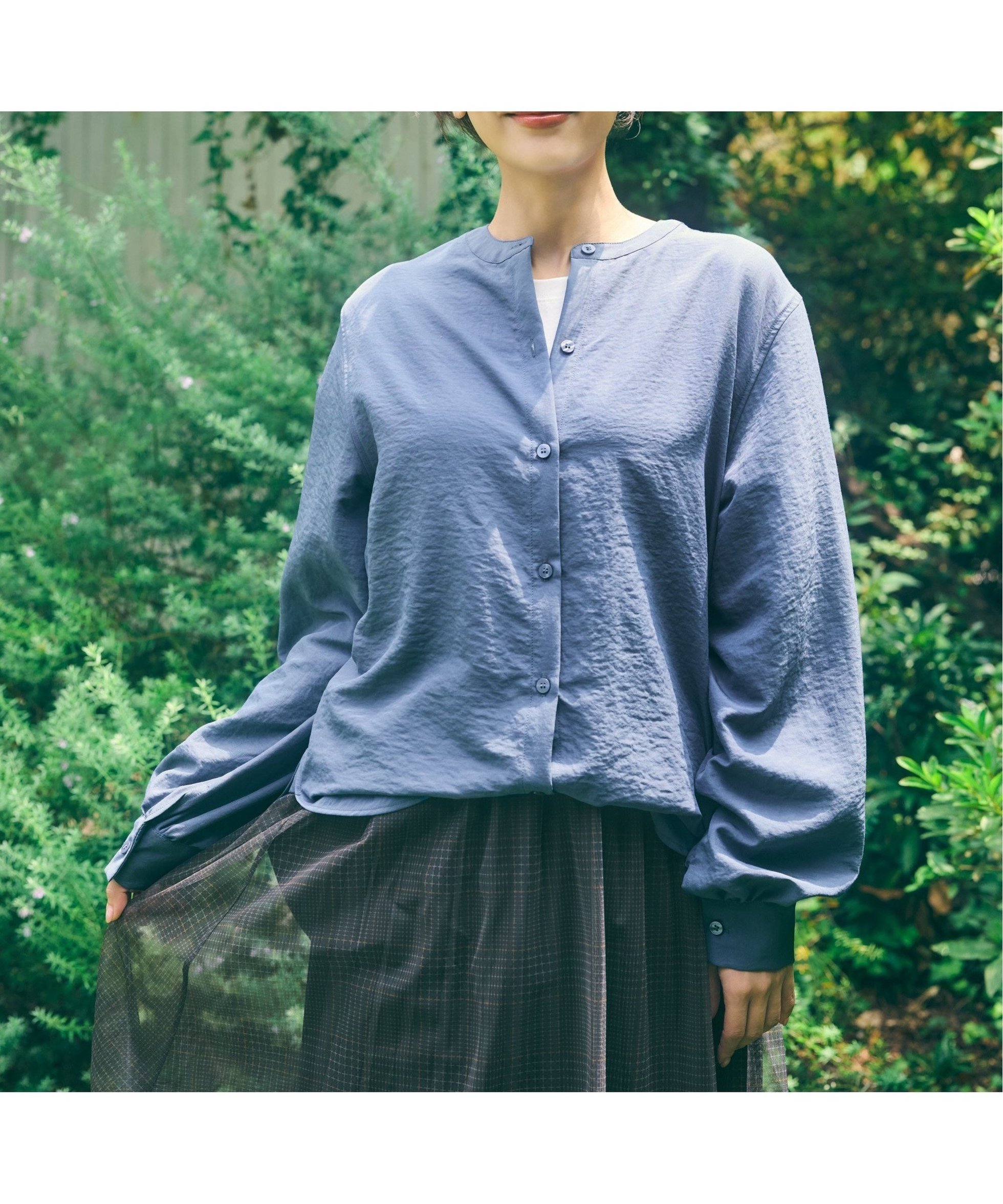 【イッカ/ikka】の【芸能人着用/親子コーデ】マルチWAYバンドカラーシャツ 人気、トレンドファッション・服の通販 founy(ファニー) 　ファッションモデル・俳優・女優　Models　女性　Women　近藤千尋　Kondo Chihiro　ファッション　Fashion　レディースファッション　Fashion for Women　トップス・カットソー　Cut & Sew Tops　シャツ・ブラウス・オフィスカジュアル　Elegant Blouses & Button-Ups　ブラウジング　Blouson Silhouette, Cinched Waist　おすすめ　Recommended / Our Picks　 other-1|ID: prp329100004623743 ipo3291000000033953786