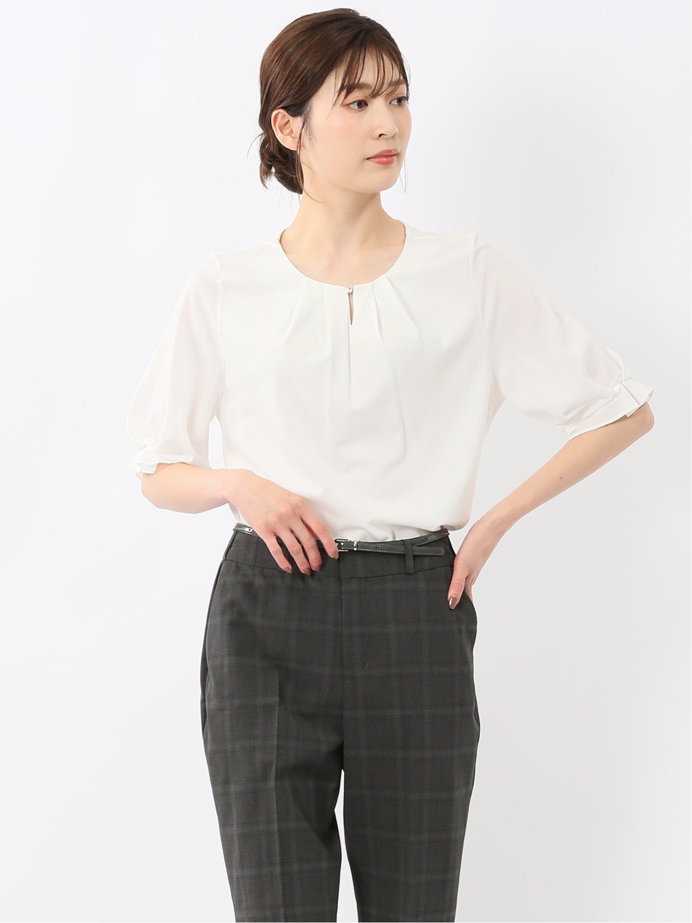 【タカキュー/TAKA-Q】のシルケットポンチ ビジュー付き 半袖プルオーバー 人気、トレンドファッション・服の通販 founy(ファニー) 　ファッション　Fashion　レディースファッション　Fashion for Women　トップス・カットソー　Cut & Sew Tops　カジュアルプルオーバー・ニットトップス　Pullovers & Knit Tops / Casual Pullovers　インナー　Innerwear　春　Spring　秋　Autumn　カーディガン　Cardigan, Knitwear　シアー　Sheer, See-Through　シルケット　Silket, Silky Cotton　ジャケット　Jacket, Outerwear　ジョーゼット　Georgette, Semi-Sheer Fabric　ストレッチ　Stretch, Stretchy Fabric　ストレート　Straight, Straight Cut　スーツ　Suit, Formalwear　なめらか　Smooth, Silky Texture　ビジュー　Bijou, Jewel-like Accent　フィット　Fit, Slim Fit　フェミニン　Feminine, Girly　ベーシック　Basic, Essential　半袖　Short Sleeve, Half Sleeve　冬　Winter / This Winter　A/W・秋冬　Autumn/Winter　S/S・春夏　SS, Spring/Summer, Warm Season　おすすめ　Recommended / Our Picks　夏　Summer　ギフト プレゼント　Gift / Present　ビジネス 仕事 通勤　Business / Work / Commuting　 other-1|ID: prp329100004623796 ipo3291000000033568129