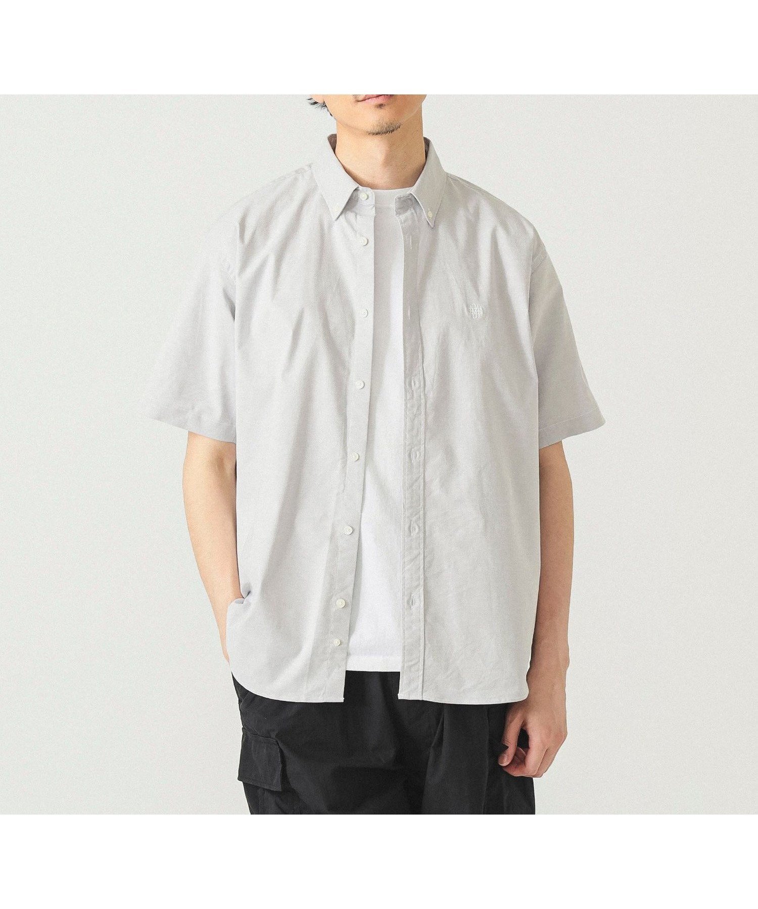 【ビームス/BEAMS / MEN】のストレッチ エンブレム ボタンダウンシャツ 25SS 半袖 メンズ インテリア・キッズ・メンズ・レディースファッション・服の通販 founy(ファニー) 　ファッション　Fashion　メンズファッション　Fashion for Men　2025年　2025　2025春夏・S/S　Spring/Summer 2025 SS25　ストレッチ　Stretch, Stretchy Fabric　フィット　Fit, Slim Fit　ベーシック　Basic, Essential　メンズ　Men's, Menswear　ワンポイント　One Point, Statement Accent　半袖　Short Sleeve, Half Sleeve　LT.GREY|ID: prp329100004624182 ipo3291000000033204747