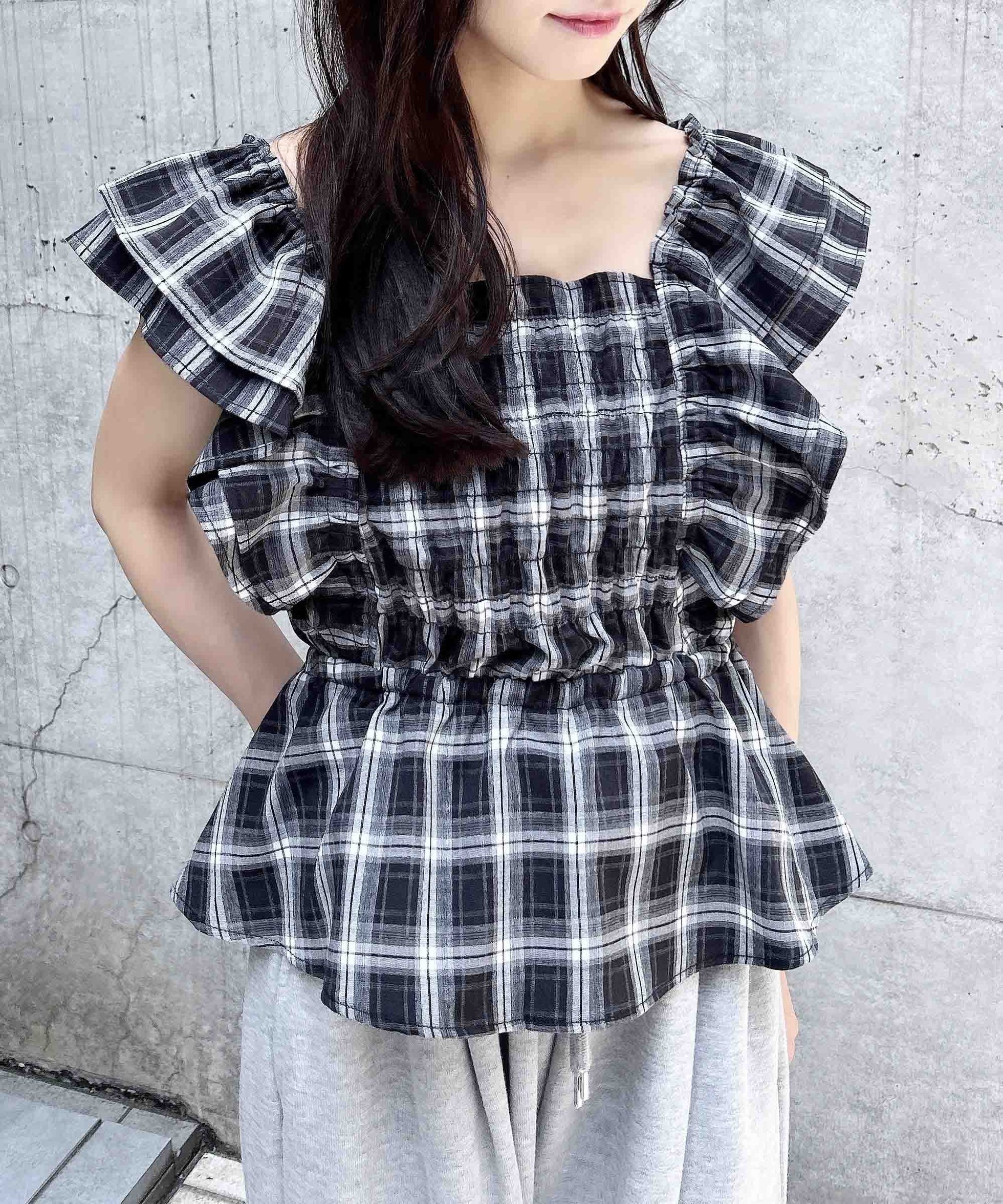 【イング/INGNI】の【WEB限定】フリルペプラムブラウス インテリア・キッズ・メンズ・レディースファッション・服の通販 founy(ファニー) 　ファッション　Fashion　レディースファッション　Fashion for Women　トップス・カットソー　Cut & Sew Tops　シャツ・ブラウス・オフィスカジュアル　Elegant Blouses & Button-Ups　インナー　Innerwear　シアー　Sheer, See-Through　シャーリング　Shirring, Ruched　シューズ　Shoes, Footwear　スマホ　Smartphone, Mobile Device　スラックス　Slacks, Dress Pants　ダウン　Down, Puffer　チェーン　Chain, Chain Strap　デニム　Denim, Jeans Material　ドット　Polka Dot, Dot Pattern　定番　Standard, Basic Item　ノースリーブ　Sleeveless, No-Sleeve　バレエ　Ballet, Ballet Style　フリル　Frill, Ruffle　ペプラム　Peplum, Flared Hem　マーメイド　Mermaid, Fishtail Silhouette　ロマンティック　Romantic, Feminine Style　ロング　Long, Long-Length　おすすめ　Recommended / Our Picks　エレガント 上品　Elegant　クロ/チェック|ID: prp329100004625171 ipo3291000000033422821