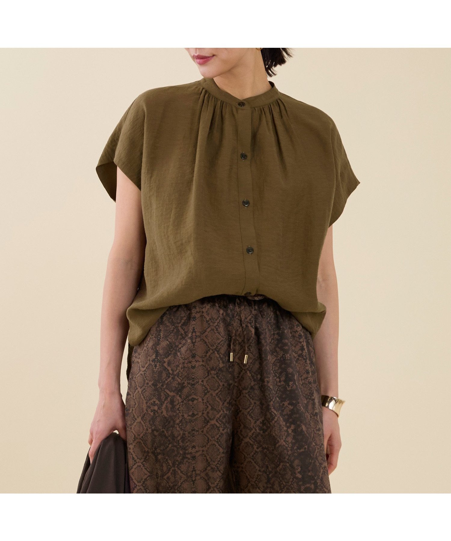 【マイカ ディール/MICA & DEAL】の【marmors】french sleeve gather shirt 人気、トレンドファッション・服の通販 founy(ファニー) 　ファッション　Fashion　レディースファッション　Fashion for Women　トップス・カットソー　Cut & Sew Tops　シャツ・ブラウス・オフィスカジュアル　Elegant Blouses & Button-Ups　秋　Autumn　ギャザー　Gathered, Ruffled　シルク　Silk, 100% Silk　スリット　Slit, Slit Detail　スリーブ　Sleeve, Long Sleeve / Short Sleeve　定番　Standard, Basic Item　フレンチ　French, French Style　リラックス　Relax, Relaxed Fit　夏　Summer　エレガント 上品　Elegant　 other-1|ID: prp329100004625626 ipo3291000000033389596