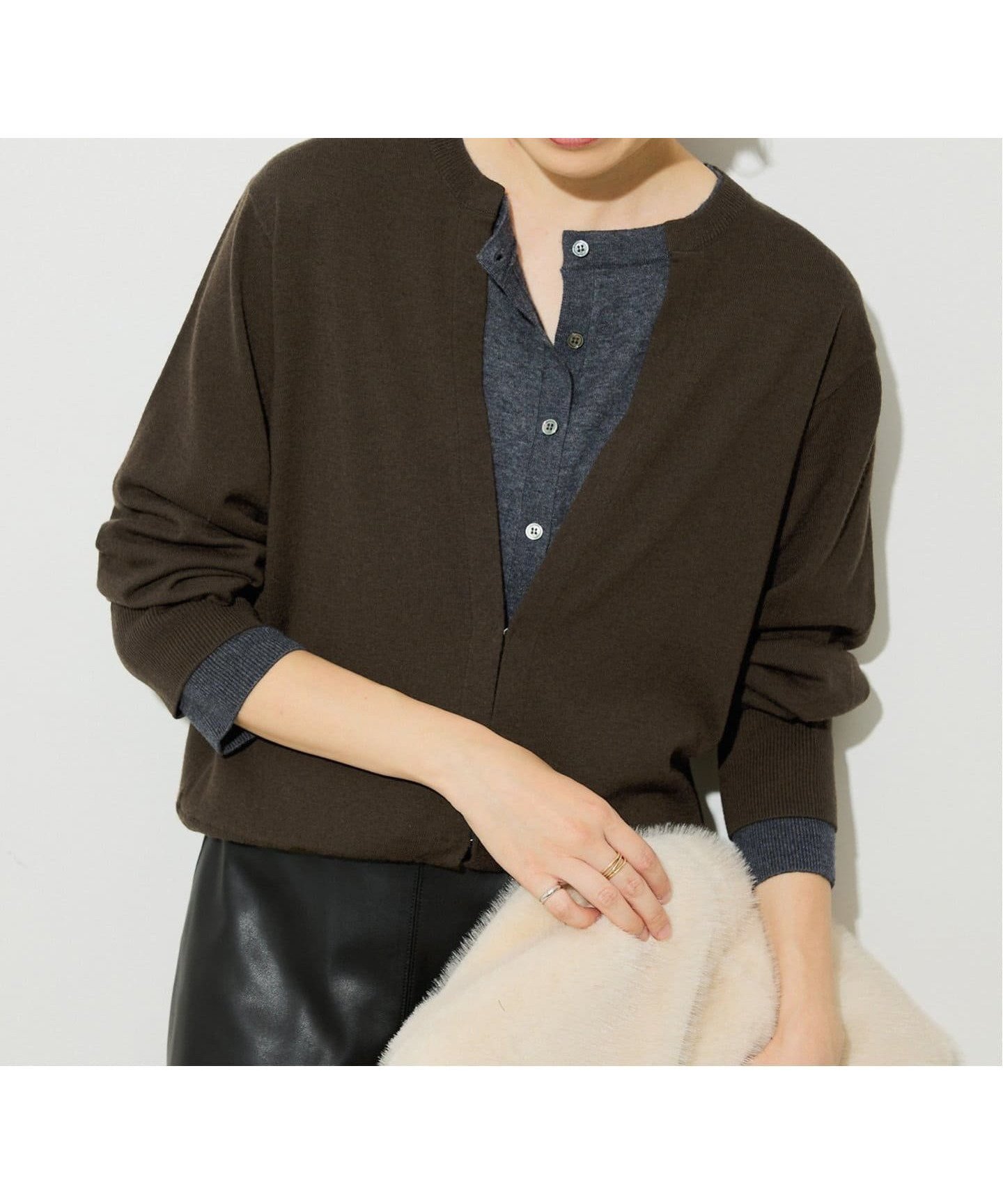 【スローブ イエナ/SLOBE IENA】のフェイクレイヤードカーディガン インテリア・キッズ・メンズ・レディースファッション・服の通販 founy(ファニー) 　ファッション　Fashion　レディースファッション　Fashion for Women　トップス・カットソー　Cut & Sew Tops　カーディガン・羽織り　Layered Style Cardigans　2025年　2025　2025-2026秋冬・A/W　Autumn/Winter 2025–26 AW25–26　カーディガン　Cardigan, Knitwear　スラックス　Slacks, Dress Pants　デニム　Denim, Jeans Material　トレンド　Trend, Trending Now　ベーシック　Basic, Essential　秋　Autumn　カーキ|ID: prp329100004626046 ipo3291000000033651504