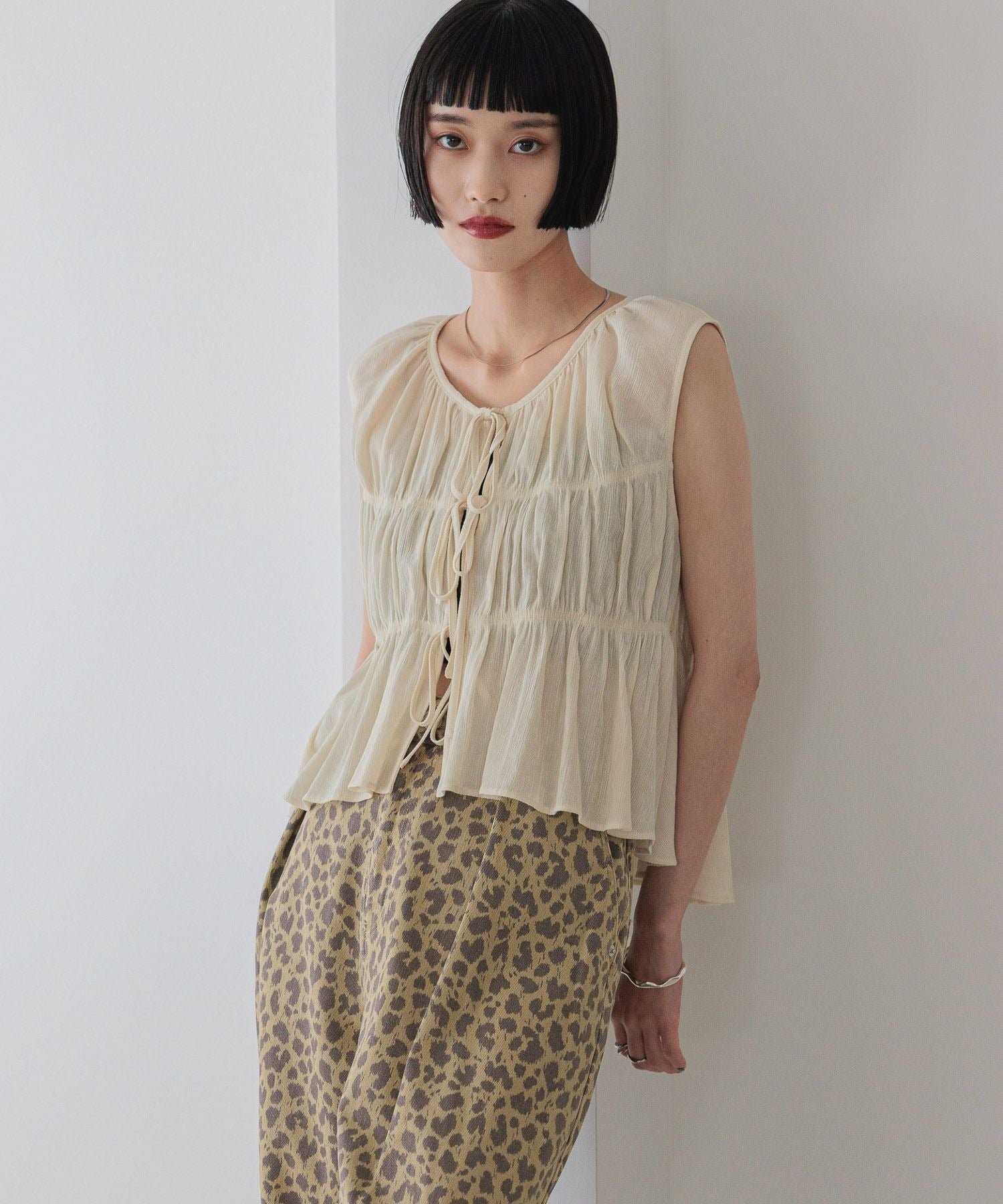 【ローリーズファーム/LOWRYS FARM】のヨウリュウシャーリングノースリーブ 人気、トレンドファッション・服の通販 founy(ファニー) 　ファッション　Fashion　レディースファッション　Fashion for Women　トップス・カットソー　Cut & Sew Tops　キャミソール&ノースリーブ　Camisoles & Sleeveless Tops　おすすめ　Recommended / Our Picks　シャーリング　Shirring, Ruched　ストレート　Straight, Straight Cut　デニム　Denim, Jeans Material　ノースリーブ　Sleeveless, No-Sleeve　人気　Popular, Best Seller　 other-1|ID: prp329100004626049 ipo3291000000033405553