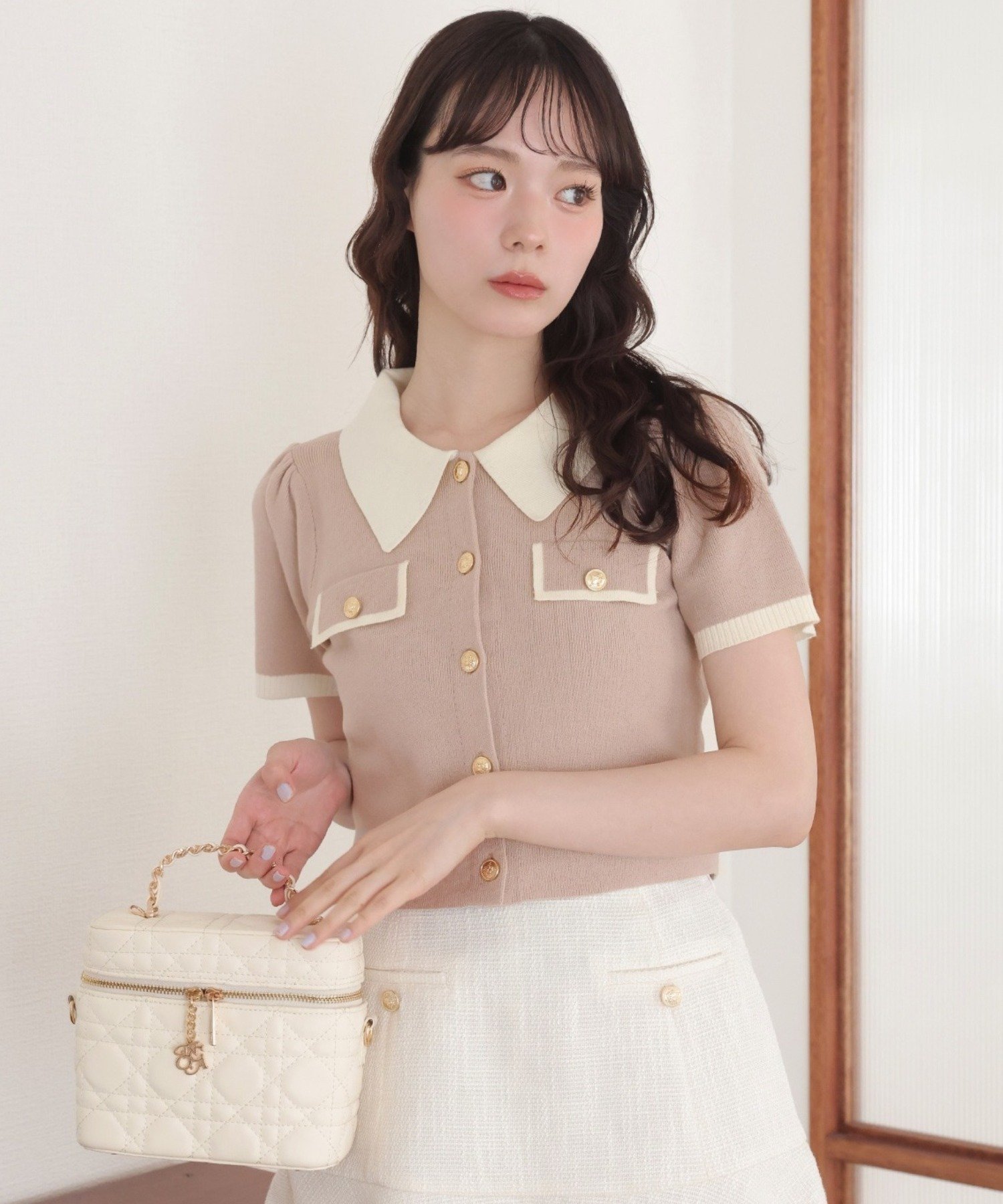 【ナイスクラップ/NICE CLAUP】の金ボタン配色衿ニットトップス インテリア・キッズ・メンズ・レディースファッション・服の通販 founy(ファニー) 　ファッション　Fashion　レディースファッション　Fashion for Women　トップス・カットソー　Cut & Sew Tops　ニット　Knit Tops & Sweaters　おすすめ　Recommended / Our Picks　クラシカル　Classical, Vintage-Inspired　デニム　Denim, Jeans Material　フィット　Fit, Slim Fit　フレア　Flare, Flared　ボトム　Bottoms, Lower Wear　半袖　Short Sleeve, Half Sleeve　ベージュ|ID: prp329100004626128 ipo3291000000033631160