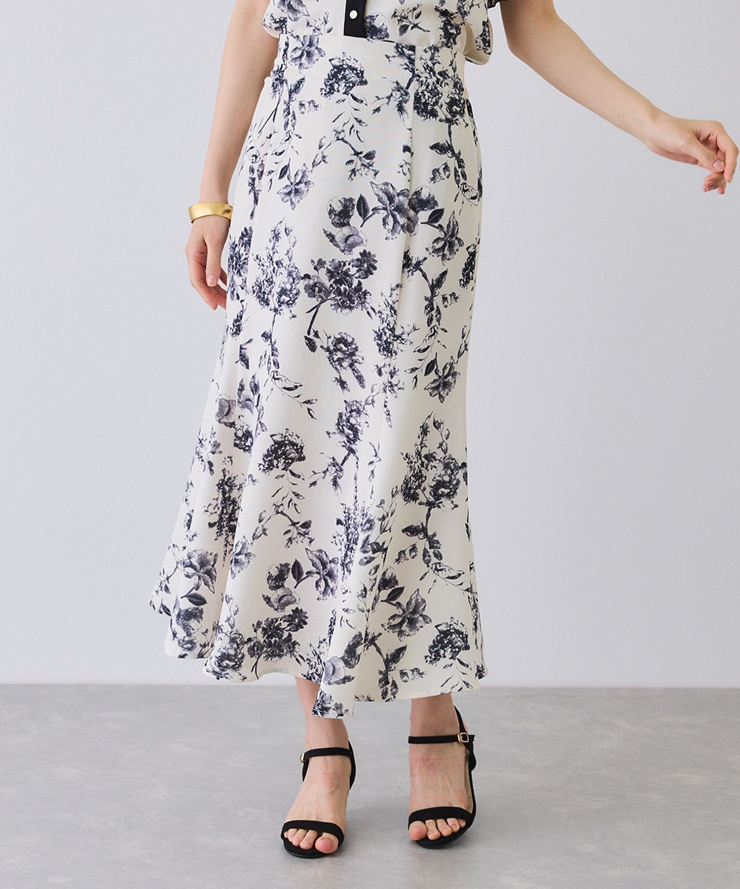 【ジャイロ/JAYRO】の単色花マーメイドスカート 人気、トレンドファッション・服の通販 founy(ファニー) 　ファッション　Fashion　レディースファッション　Fashion for Women　スカート　Skirts　クラシカル　Classical, Vintage-Inspired　コンパクト　Compact, Small Size　スニーカー　Sneakers, Trainers　セットアップ　Set-Up, Coordinated Outfit　プリント　Print, Printed Pattern　ベーシック　Basic, Essential　ポケット　Pocket, Pocket Detail　マーメイド　Mermaid, Fishtail Silhouette　レース　Lace, Lace Fabric　A/W・秋冬　Autumn/Winter　S/S・春夏　SS, Spring/Summer, Warm Season　おすすめ　Recommended / Our Picks　夏　Summer　エレガント 上品　Elegant　 other-1|ID: prp329100004626951 ipo3291000000033251757