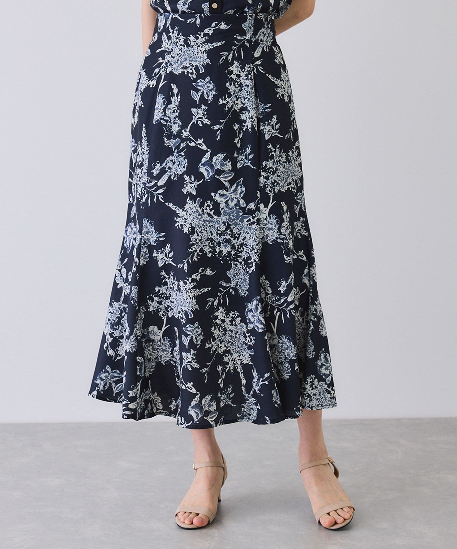 【ジャイロ/JAYRO】の単色花マーメイドスカート インテリア・キッズ・メンズ・レディースファッション・服の通販 founy(ファニー) 　ファッション　Fashion　レディースファッション　Fashion for Women　スカート　Skirts　クラシカル　Classical, Vintage-Inspired　コンパクト　Compact, Small Size　スニーカー　Sneakers, Trainers　セットアップ　Set-Up, Coordinated Outfit　プリント　Print, Printed Pattern　ベーシック　Basic, Essential　ポケット　Pocket, Pocket Detail　マーメイド　Mermaid, Fishtail Silhouette　レース　Lace, Lace Fabric　A/W・秋冬　Autumn/Winter　S/S・春夏　SS, Spring/Summer, Warm Season　おすすめ　Recommended / Our Picks　夏　Summer　エレガント 上品　Elegant　ネイビー(40)|ID: prp329100004626951 ipo3291000000033251760