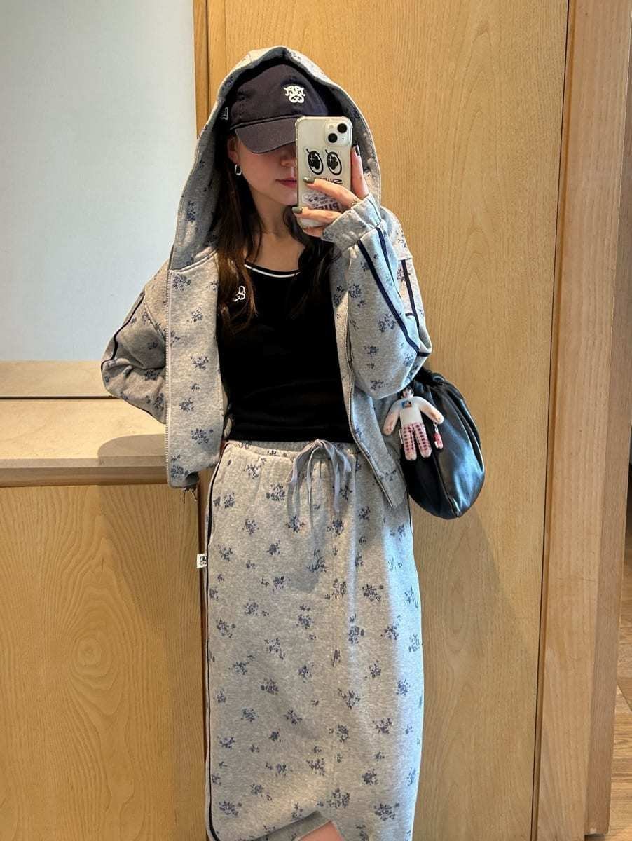 【スナイデル/SNIDEL】のパイピングディテールノースリタンク インテリア・キッズ・メンズ・レディースファッション・服の通販 founy(ファニー) 　ファッション　Fashion　レディースファッション　Fashion for Women　エレガント 上品　Elegant　今季　This Season, Current Season　ストレッチ　Stretch, Stretchy Fabric　ストレート　Straight, Straight Cut　スポーティ　Sporty, Casual Athletic　タンク　Tank Top, Sleeveless Top　パイピング　Piping, Trim Design　ボーダー　Border, Stripe　無地　Plain, Solid Color　ワンポイント　One Point, Statement Accent　おすすめ　Recommended / Our Picks　BLK[009]|ID: prp329100004627157 ipo3291000000033255123