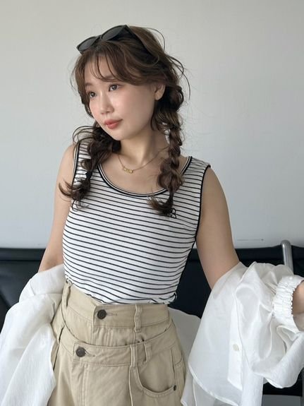 【スナイデル/SNIDEL】のパイピングディテールノースリタンク インテリア・キッズ・メンズ・レディースファッション・服の通販 founy(ファニー) 　ファッション　Fashion　レディースファッション　Fashion for Women　エレガント 上品　Elegant　今季　This Season, Current Season　ストレッチ　Stretch, Stretchy Fabric　ストレート　Straight, Straight Cut　スポーティ　Sporty, Casual Athletic　タンク　Tank Top, Sleeveless Top　パイピング　Piping, Trim Design　ボーダー　Border, Stripe　無地　Plain, Solid Color　ワンポイント　One Point, Statement Accent　おすすめ　Recommended / Our Picks　BORDER[933]|ID: prp329100004627157 ipo3291000000033255127