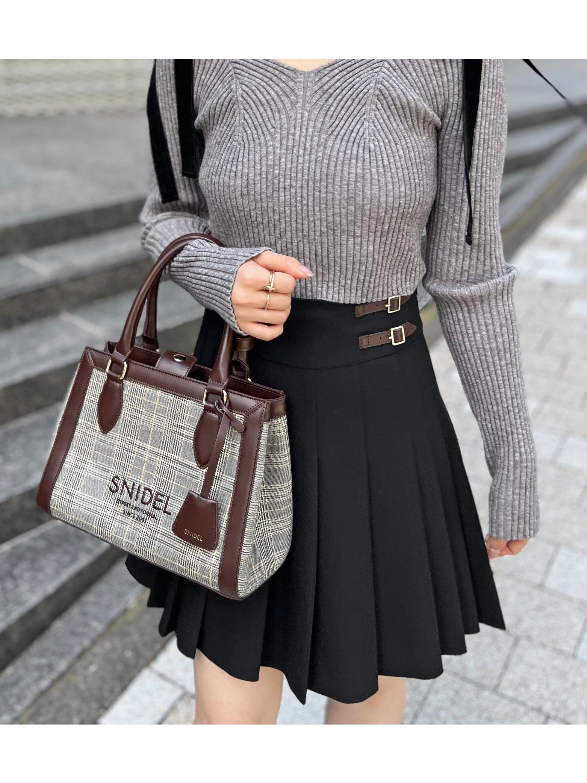 【スナイデル/SNIDEL】のショルダーリボンオフショルニットプルオーバー インテリア・キッズ・メンズ・レディースファッション・服の通販 founy(ファニー) 　ファッション　Fashion　レディースファッション　Fashion for Women　トップス・カットソー　Cut & Sew Tops　ニット　Knit Tops & Sweaters　カジュアルプルオーバー・ニットトップス　Pullovers & Knit Tops / Casual Pullovers　おすすめ　Recommended / Our Picks　ウェーブ　Wavy Pattern　ショルダー　Shoulder, Shoulder Strap　シンプル　Simple, Minimal　スウェット / スエット　Sweatshirt, Sweatwear　ストレート　Straight, Straight Cut　デコルテ　Décolleté, Neckline　バランス　Balance, Style Balance　フィット　Fit, Slim Fit　ベロア　Velour, Soft Velvet　ボトム　Bottoms, Lower Wear　リブニット　Rib Knit, Ribbed Knit　リボン　Ribbon, Bow　今季　This Season, Current Season　GRY[006]|ID: prp329100004627160 ipo3291000000033255158