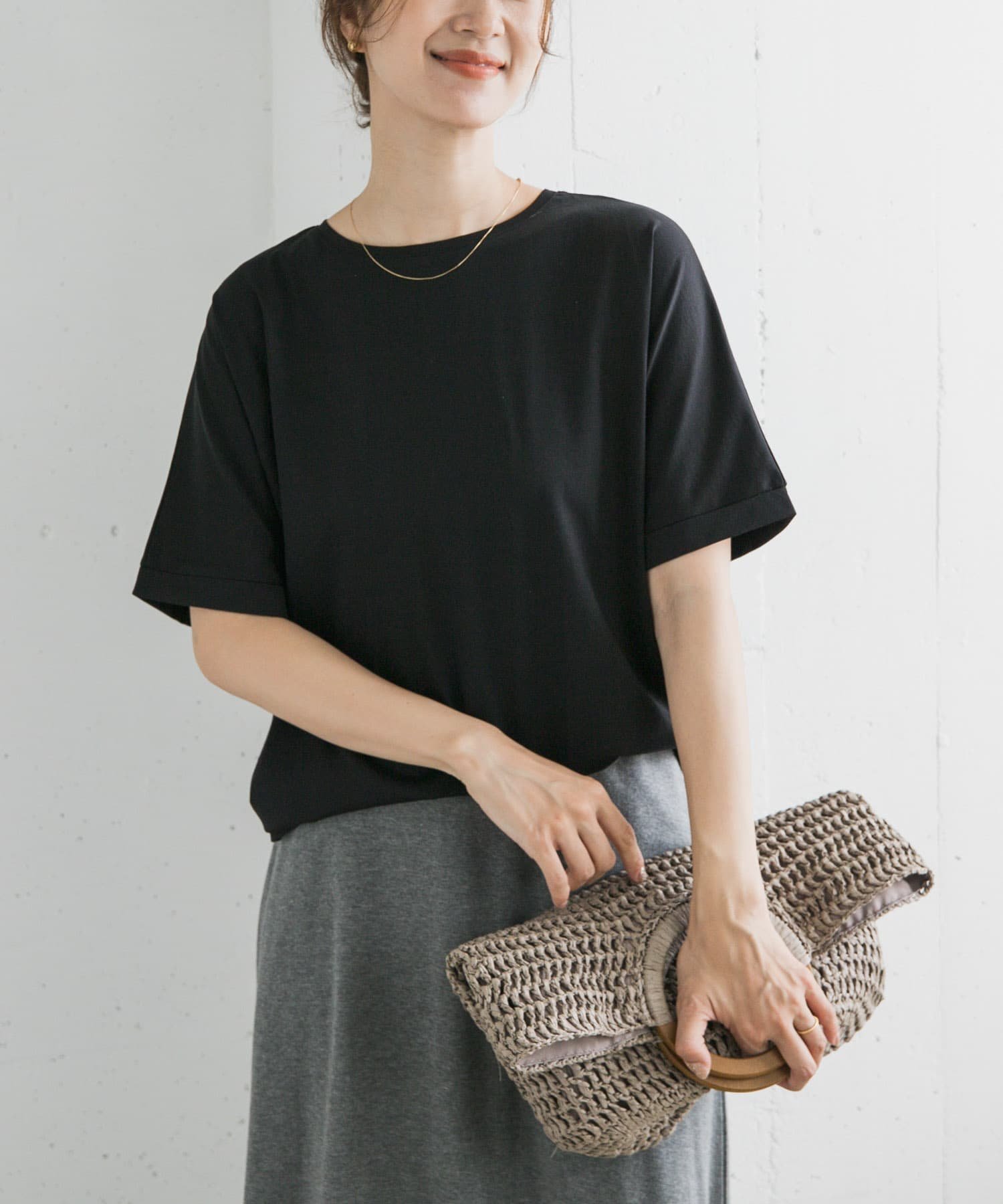 【アーバンリサーチ ドアーズ/URBAN RESEARCH DOORS】の『UVカット/接触冷感 /マシンウォッシャブル』シルキーコットンロールスリーブプルオーバー インテリア・キッズ・メンズ・レディースファッション・服の通販 founy(ファニー) 　ファッション　Fashion　レディースファッション　Fashion for Women　トップス・カットソー　Cut & Sew Tops　カジュアルプルオーバー・ニットトップス　Pullovers & Knit Tops / Casual Pullovers　2025年　2025　2025春夏・S/S　Spring/Summer 2025 SS25　なめらか　Smooth, Silky Texture　カットソー　Cut and Sewn Top　シルク　Silk, 100% Silk　フィット　Fit, Slim Fit　夏　Summer　S/S・春夏　SS, Spring/Summer, Warm Season　BLACK|ID: prp329100004627214 ipo3291000000033256120