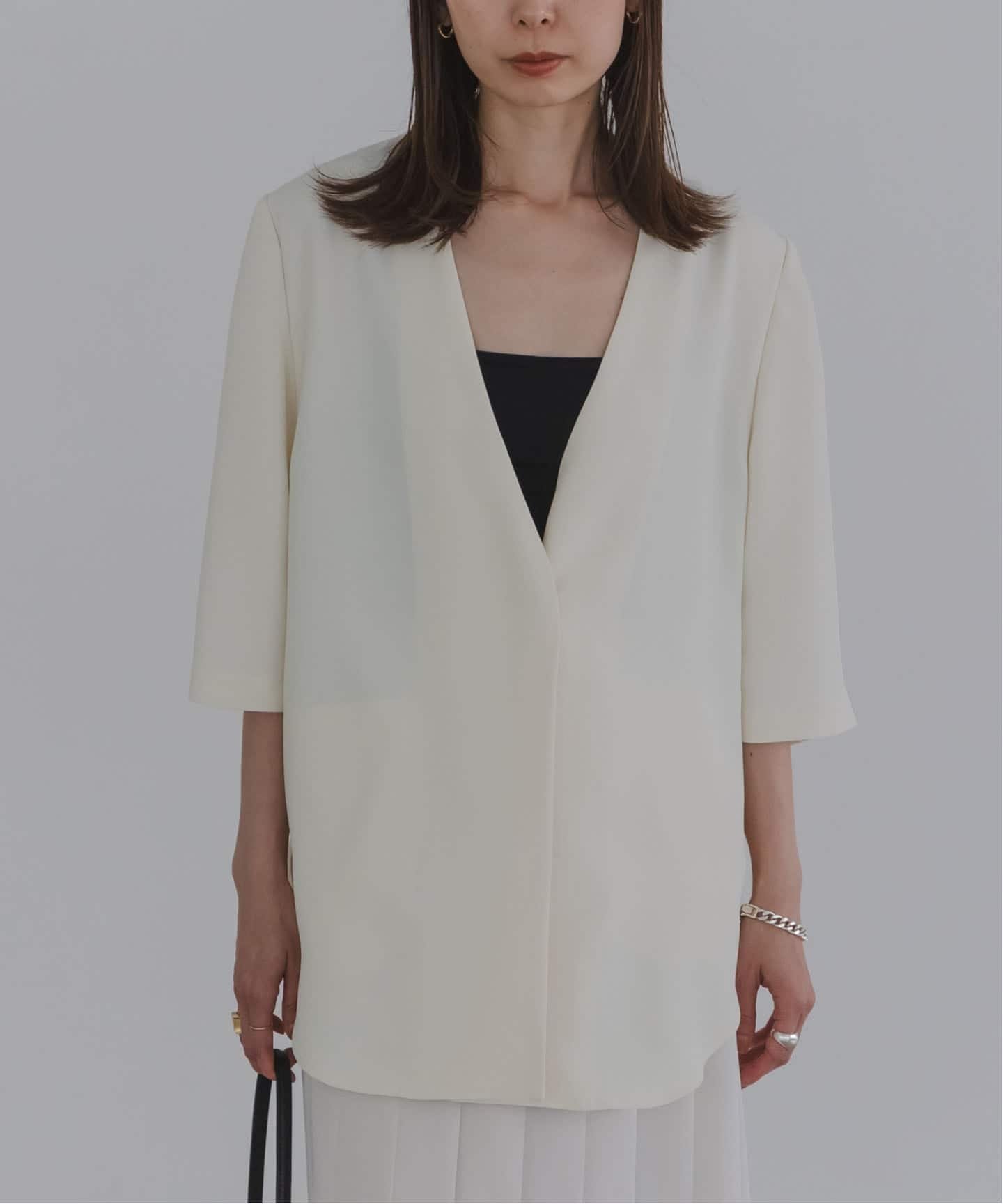 【ノーブル / スピック&スパン/NOBLE / Spick & Span】のELENI/エルニ ライトクロスハーフスリーブジャケット インテリア・キッズ・メンズ・レディースファッション・服の通販 founy(ファニー) 　ファッション　Fashion　レディースファッション　Fashion for Women　アウター　Coat / Outerwear Collection　レディースジャケット・軽アウター　Jackets　サテン　Satin, Glossy Fabric　ジャケット　Jacket, Outerwear　ドレープ　Drape, Draping Fabric　プリーツ　Pleats, Pleated　夏　Summer　ホワイト|ID: prp329100004627401 ipo3291000000033259278