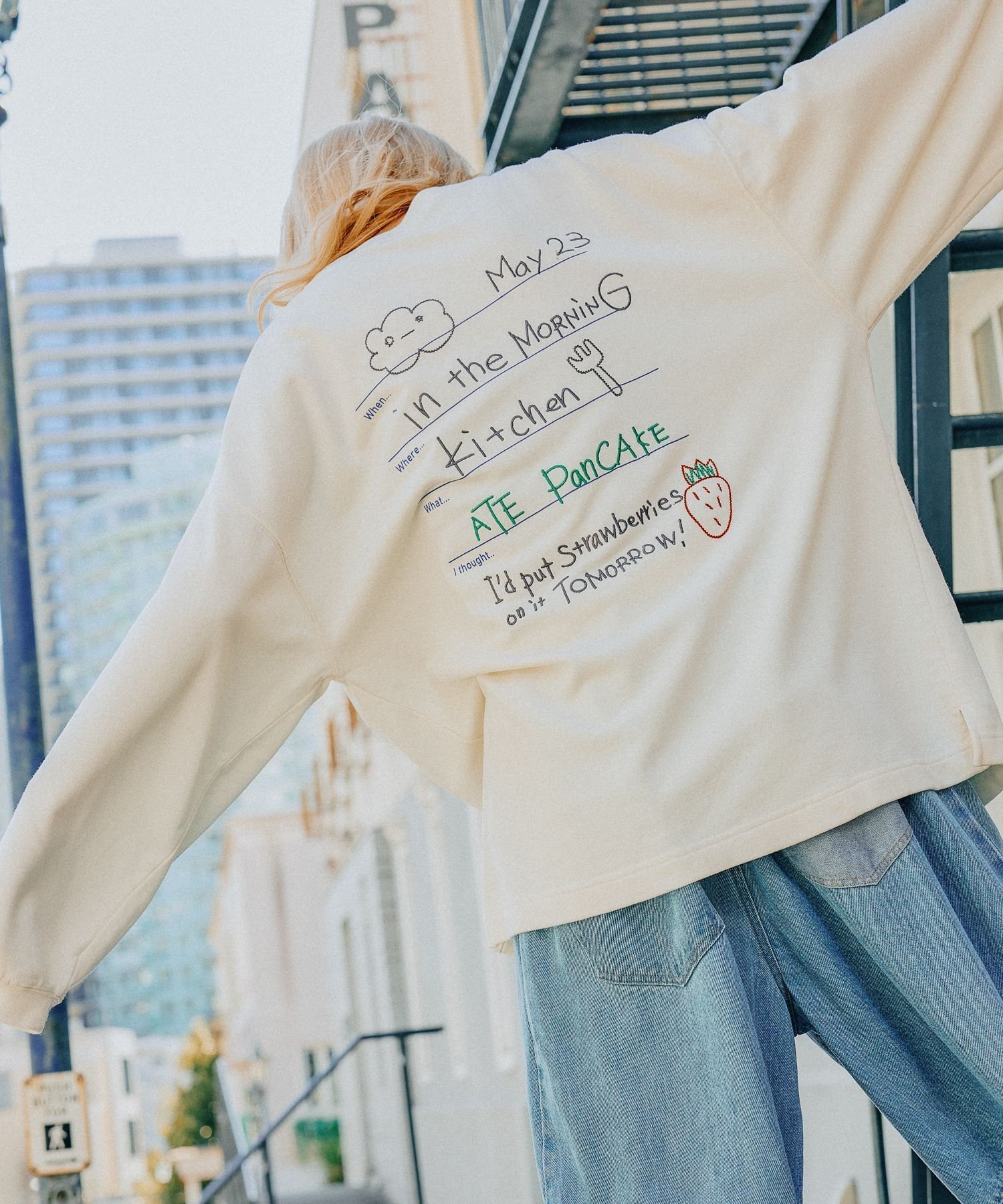 【ニコアンド/niko and】のMODE NORM CORE ミニ裏毛グラフィックロングTシャツ インテリア・キッズ・メンズ・レディースファッション・服の通販 founy(ファニー) 　ファッション　Fashion　レディースファッション　Fashion for Women　トップス・カットソー　Cut & Sew Tops　シャツ・ブラウス・オフィスカジュアル　Elegant Blouses & Button-Ups　ロングTシャツ・Tシャツ　Longline T-Shirts & Tees　おすすめ　Recommended / Our Picks　インナー　Innerwear　グラフィック　Graphic, Graphic Design　ショルダー　Shoulder, Shoulder Strap　ドロップ　Drop Shoulder, Dropped Style　ルーズ　Loose, Oversized　ロング　Long, Long-Length　ヴィンテージ　Vintage Style　春　Spring　長袖　Long Sleeve, Full Sleeve　オフホワイト|ID: prp329100004627972 ipo3291000000033645111