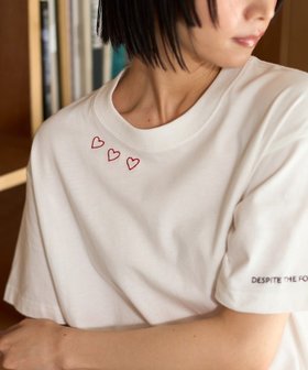 【フリークスストア/FREAK'S STORE】のオーガニックコットン ハート ロゴ刺繍Tシャツ / クルーネック ワンポイントロゴ 刺繍半袖Tシャツ 25SS 人気、トレンドファッション・服の通販 founy(ファニー) ファッション Fashion レディースファッション Fashion for Women トップス・カットソー Cut & Sew Tops シャツ・ブラウス・オフィスカジュアル Elegant Blouses & Button-Ups ロングTシャツ・Tシャツ Longline T-Shirts & Tees 2025年 2025 2025春夏・S/S Spring/Summer 2025 SS25 おすすめ Recommended / Our Picks スラックス Slacks, Dress Pants フィット Fit, Slim Fit フェミニン Feminine, Girly リラックス Relax, Relaxed Fit ワイド Wide, Wide Fit ワンポイント One Point, Statement Accent 半袖 Short Sleeve, Half Sleeve 夏 Summer S/S・春夏 SS, Spring/Summer, Warm Season |ID:prp329100004628058