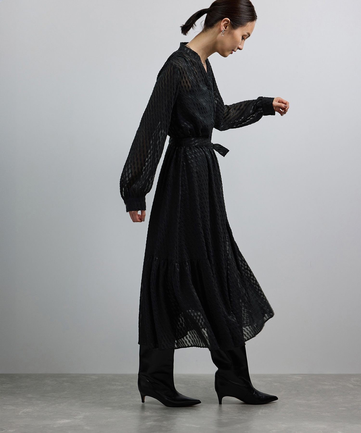 【ロペ/ROPE'】の【洗える】ロングスリーブワンピース(ジャガード/リーフプリント)【WEB・一部店舗限定】 インテリア・キッズ・メンズ・レディースファッション・服の通販 founy(ファニー) 　ファッション　Fashion　レディースファッション　Fashion for Women　ワンピース　Dresses　インナー　Innerwear　洗える　Machine Washable　秋　Autumn　キャミソール　Camisole, Spaghetti Strap Top　ギャザー　Gathered, Ruffled　シアー　Sheer, See-Through　シフォン　Chiffon, Lightweight Fabric　ジャカード／ジャガード　Jacquard, Woven Pattern　ジョーゼット　Georgette, Semi-Sheer Fabric　長袖　Long Sleeve, Full Sleeve　フィット　Fit, Slim Fit　プリント　Print, Printed Pattern　ポケット　Pocket, Pocket Detail　リボン　Ribbon, Bow　リーフ　Leaf, Botanical Leaf　おすすめ　Recommended / Our Picks　夏　Summer　ビジネス 仕事 通勤　Business / Work / Commuting　ブラック(01)|ID: prp329100004628348 ipo3291000000033413348