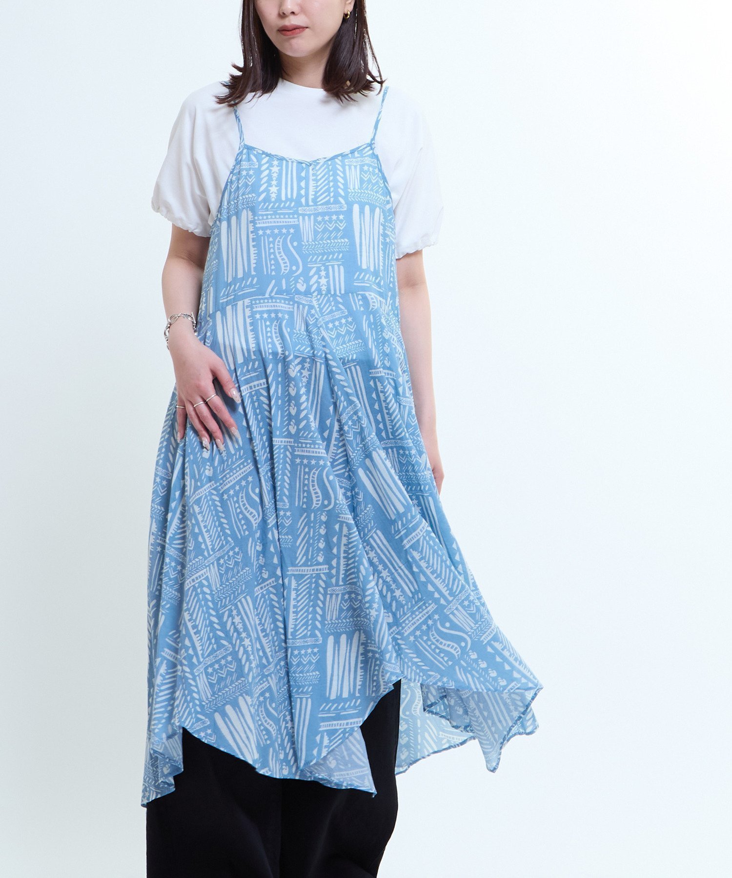 【コンバーストウキョウ/CONVERSE TOKYO】のBLOCK PRINT CAMISOLE DRESS インテリア・キッズ・メンズ・レディースファッション・服の通販 founy(ファニー) 　ファッション　Fashion　レディースファッション　Fashion for Women　ワンピース　Dresses　フォーマル・パーティードレス・結婚式用ドレス　Elegant & Casual Dresses　インド　Indian Textile　インナー　Innerwear　エアリー　Airy Texture　エスニック　Ethnic Style　キャミワンピース　Cami Dress, Slip Dress　サマー　Summer, Summer Style　サンダル　Sandals, Summer Shoes　スニーカー　Sneakers, Trainers　タンク　Tank Top, Sleeveless Top　デニム　Denim, Jeans Material　ドレス　Dress, One-Piece　ドレープ　Drape, Draping Fabric　なめらか　Smooth, Silky Texture　バランス　Balance, Style Balance　プリント　Print, Printed Pattern　モチーフ　Motif, Design Theme　モノトーン　Monotone, Black and White　無地　Plain, Solid Color　リラックス　Relax, Relaxed Fit　おすすめ　Recommended / Our Picks　夏　Summer　サックスブルー|ID: prp329100004628429 ipo3291000000033272969