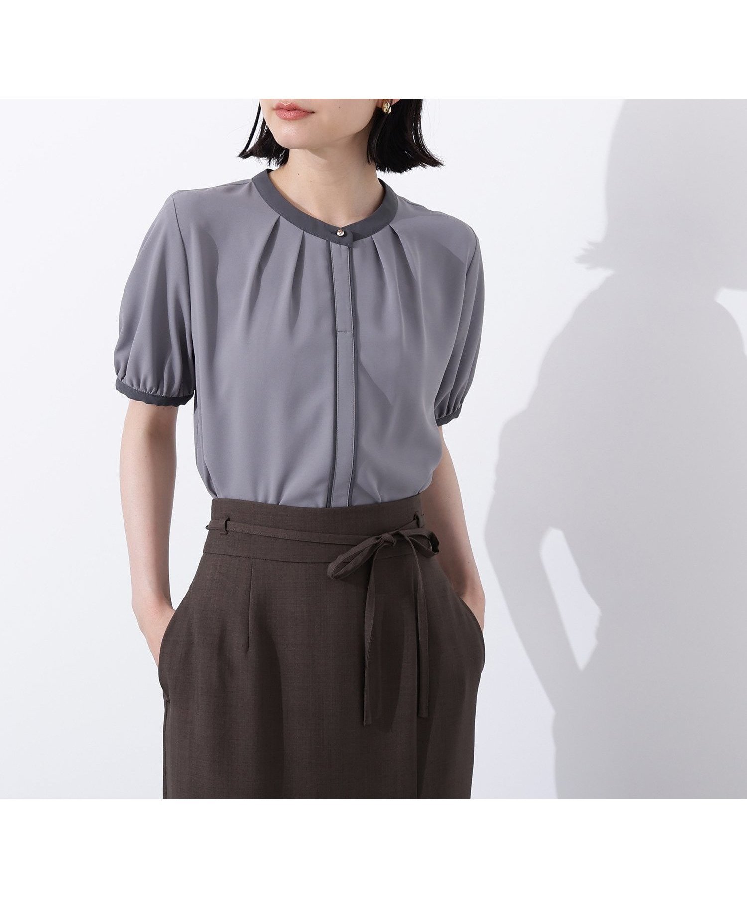 【エヌ ナチュラルビューティーベーシック/N.Natural Beauty basic】のバイカラートリミングブラウス インテリア・キッズ・メンズ・レディースファッション・服の通販 founy(ファニー) 　ファッション　Fashion　レディースファッション　Fashion for Women　トップス・カットソー　Cut & Sew Tops　シャツ・ブラウス・オフィスカジュアル　Elegant Blouses & Button-Ups　ジョーゼット　Georgette, Semi-Sheer Fabric　スリーブ　Sleeve, Long Sleeve / Short Sleeve　フロント　Front, Front Design　エレガント 上品　Elegant　チャコールベース2|ID: prp329100004628856 ipo3291000000033280157