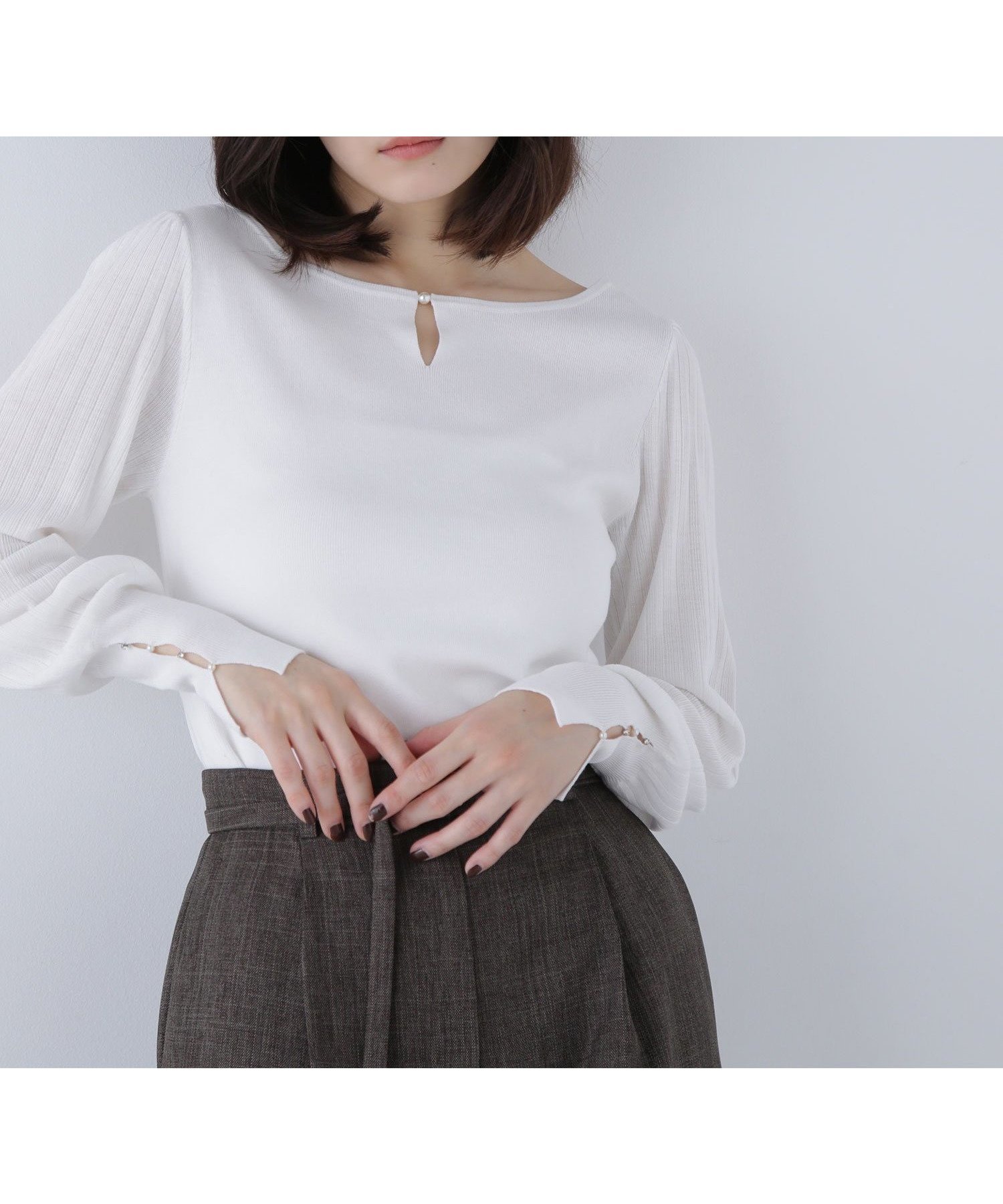 【ナチュラル ビューティー ベーシック/NATURAL BEAUTY BASIC】のビジュースリットプリーツニット インテリア・キッズ・メンズ・レディースファッション・服の通販 founy(ファニー) 　ファッション　Fashion　レディースファッション　Fashion for Women　トップス・カットソー　Cut & Sew Tops　ニット　Knit Tops & Sweaters　ストーン　Stone, Gem-Like　スリット　Slit, Slit Detail　ネックレス　Necklace, Pendant Necklace　パール　Pearl, Pearl Accent　ビジュー　Bijou, Jewel-like Accent　プリーツ　Pleats, Pleated　オフホワイト1|ID: prp329100004628877 ipo3291000000033280458