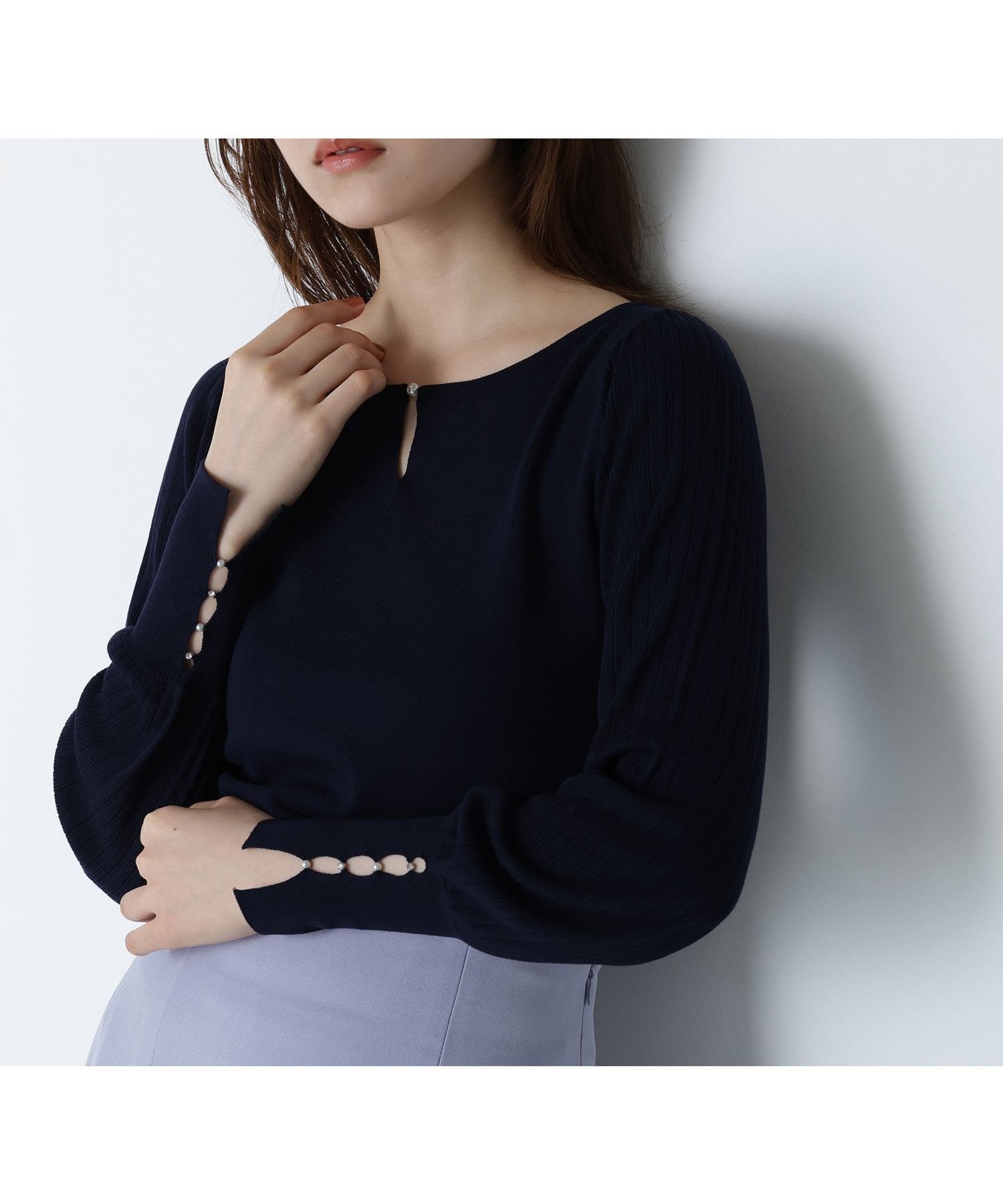 【ナチュラル ビューティー ベーシック/NATURAL BEAUTY BASIC】のビジュースリットプリーツニット インテリア・キッズ・メンズ・レディースファッション・服の通販 founy(ファニー) 　ファッション　Fashion　レディースファッション　Fashion for Women　トップス・カットソー　Cut & Sew Tops　ニット　Knit Tops & Sweaters　ストーン　Stone, Gem-Like　スリット　Slit, Slit Detail　ネックレス　Necklace, Pendant Necklace　パール　Pearl, Pearl Accent　ビジュー　Bijou, Jewel-like Accent　プリーツ　Pleats, Pleated　ネイビー|ID: prp329100004628877 ipo3291000000033280464