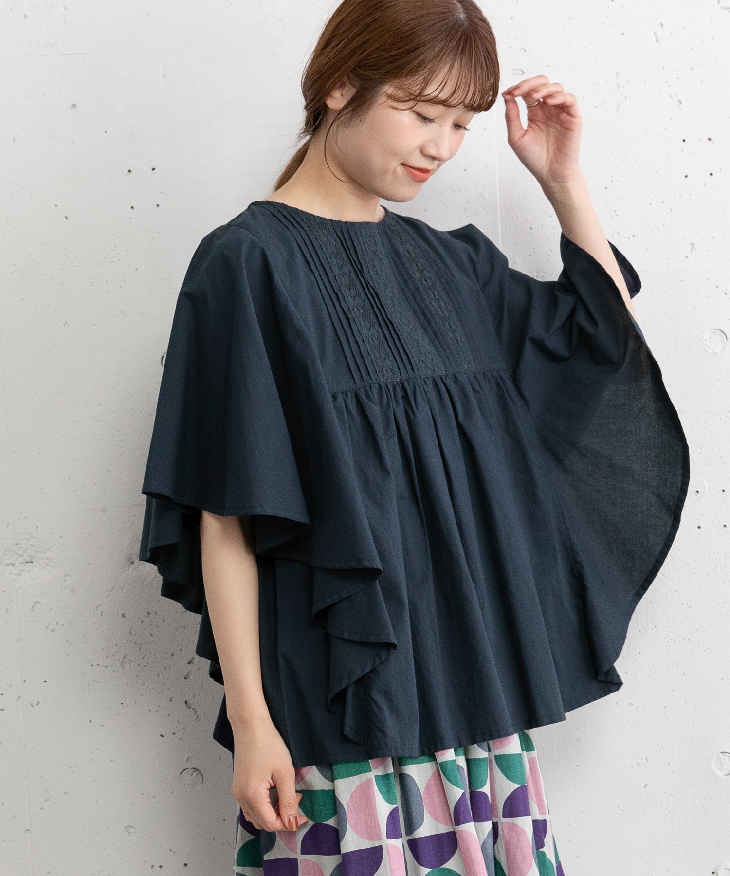 【プードゥドゥ/POU DOU DOU】のレース使いフレア袖ブラウス インテリア・キッズ・メンズ・レディースファッション・服の通販 founy(ファニー) 　ファッション　Fashion　レディースファッション　Fashion for Women　トップス・カットソー　Cut & Sew Tops　シャツ・ブラウス・オフィスカジュアル　Elegant Blouses & Button-Ups　おすすめ　Recommended / Our Picks　スマート　Smart, Elegant　デニム　Denim, Jeans Material　フレア　Flare, Flared　レース　Lace, Lace Fabric　ネイビー|ID: prp329100004628885 ipo3291000000033280586