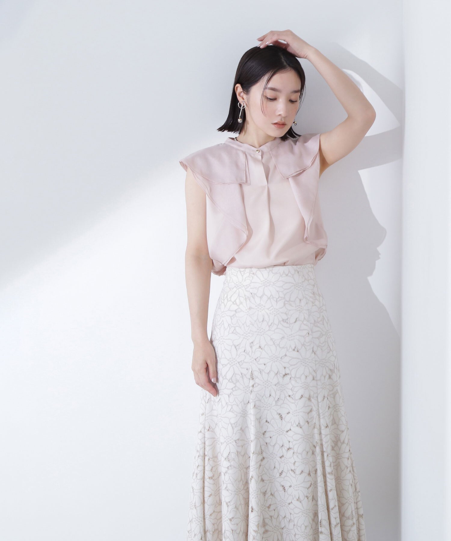 【ナチュラル ビューティー ベーシック/NATURAL BEAUTY BASIC】のラッフルシアーブラウス インテリア・キッズ・メンズ・レディースファッション・服の通販 founy(ファニー) 　ファッション　Fashion　レディースファッション　Fashion for Women　トップス・カットソー　Cut & Sew Tops　シャツ・ブラウス・オフィスカジュアル　Elegant Blouses & Button-Ups　おすすめ　Recommended / Our Picks　シアー　Sheer, See-Through　シャイニー　Shiny, Glossy Finish　フリル　Frill, Ruffle　ベージュ|ID: prp329100004628937 ipo3291000000033281206