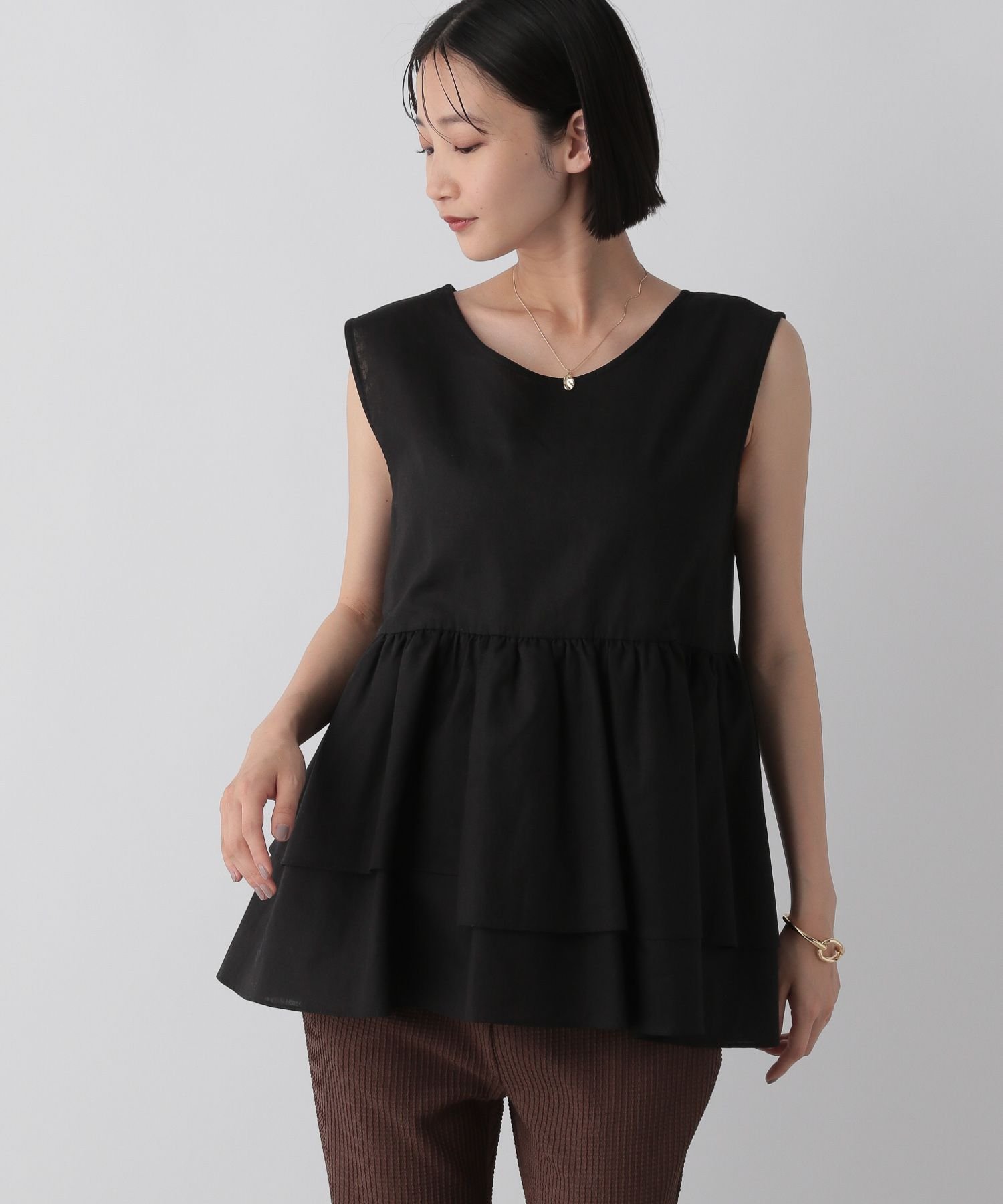 【ローリーズファーム/LOWRYS FARM】のペプラムチュニックノースリーブ インテリア・キッズ・メンズ・レディースファッション・服の通販 founy(ファニー) 　ファッション　Fashion　レディースファッション　Fashion for Women　トップス・カットソー　Cut & Sew Tops　キャミソール&ノースリーブ　Camisoles & Sleeveless Tops　おすすめ　Recommended / Our Picks　サンダル　Sandals, Summer Shoes　チュニック　Tunic, Long Top　デニム　Denim, Jeans Material　トレンド　Trend, Trending Now　ノースリーブ　Sleeveless, No-Sleeve　フレア　Flare, Flared　ペプラム　Peplum, Flared Hem　リネン　Linen, Linen Fabric　ワイド　Wide, Wide Fit　ブラック09|ID: prp329100004628953 ipo3291000000033547675