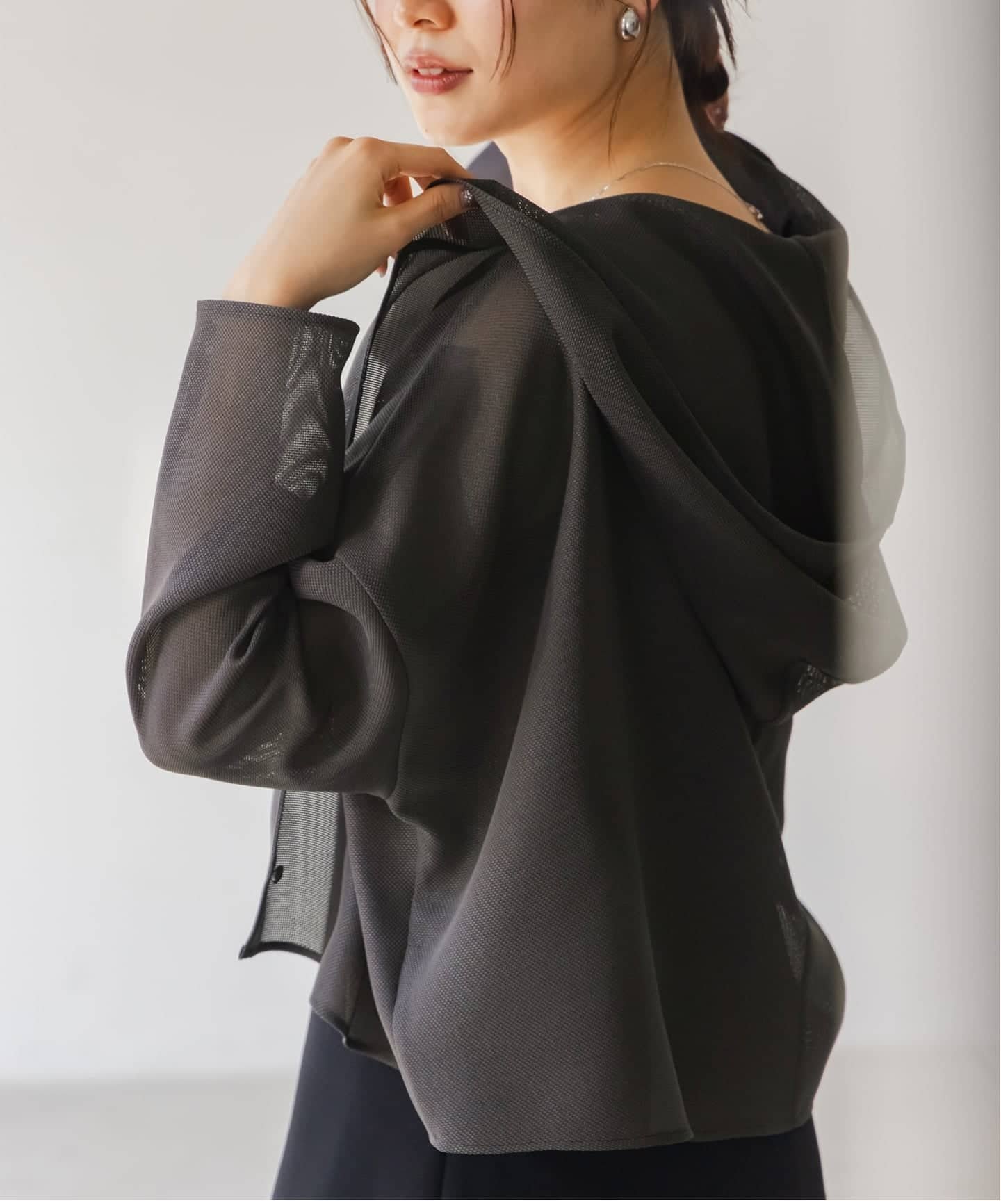 【ノーブル / スピック&スパン/NOBLE / Spick & Span】の《追加 》ブリーズメッシュショートフードブラウス インテリア・キッズ・メンズ・レディースファッション・服の通販 founy(ファニー) 　ファッション　Fashion　レディースファッション　Fashion for Women　トップス・カットソー　Cut & Sew Tops　シャツ・ブラウス・オフィスカジュアル　Elegant Blouses & Button-Ups　メッシュ　Mesh, Net Fabric　再入荷　Restock / Back in Stock　ブラック D|ID: prp329100004629036 ipo3291000000033282328