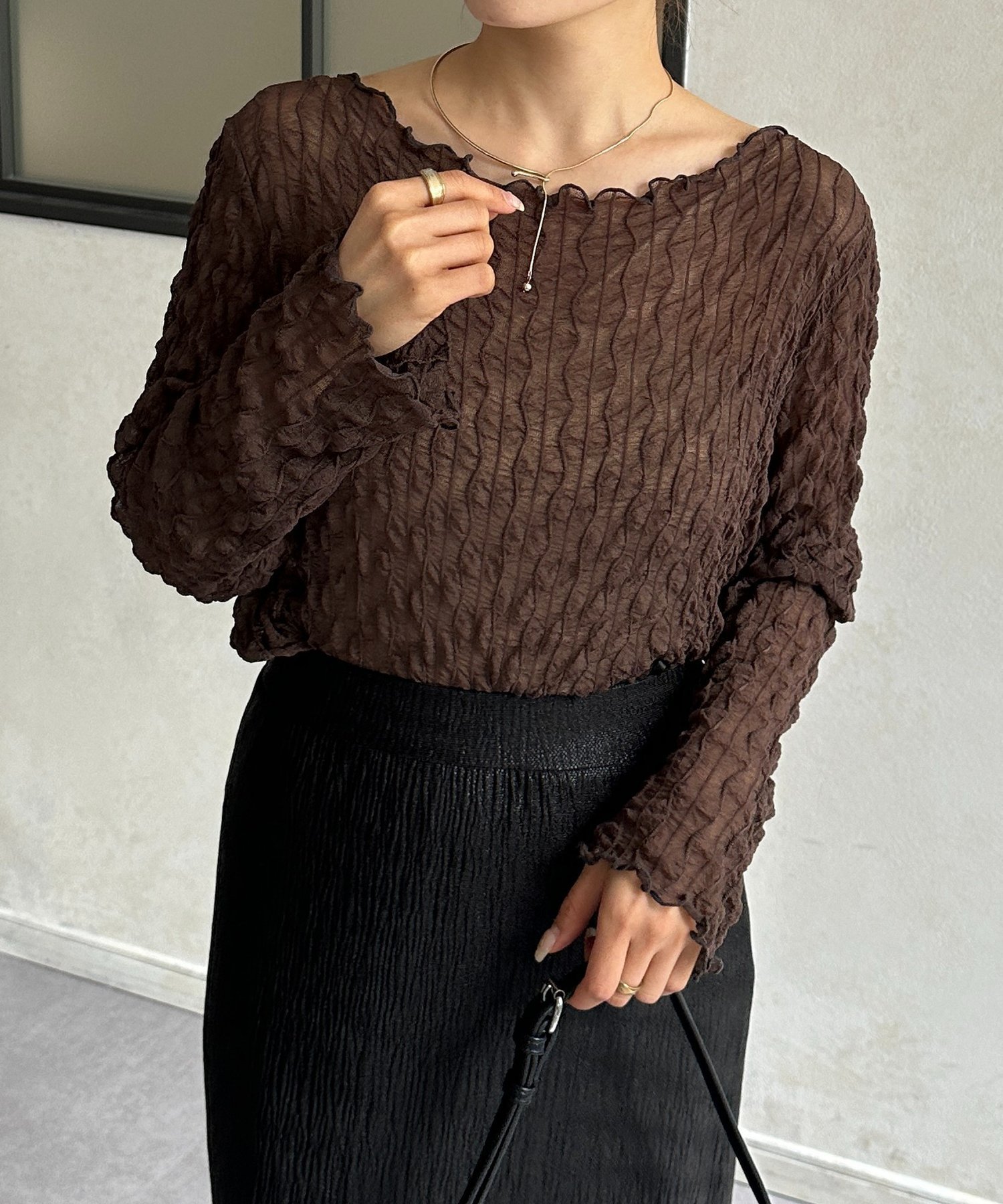 【ゼヴォン/Thevon】のウェーブ柄シアープルオーバー インテリア・キッズ・メンズ・レディースファッション・服の通販 founy(ファニー) 　ファッション　Fashion　レディースファッション　Fashion for Women　トップス・カットソー　Cut & Sew Tops　カジュアルプルオーバー・ニットトップス　Pullovers & Knit Tops / Casual Pullovers　2025年　2025　2025-2026秋冬・A/W　Autumn/Winter 2025–26 AW25–26　インナー　Innerwear　ウェーブ　Wavy Pattern　シアー　Sheer, See-Through　シンプル　Simple, Minimal　ジャケット　Jacket, Outerwear　エレガント 上品　Elegant　ブラウン|ID: prp329100004629240 ipo3291000000033633273