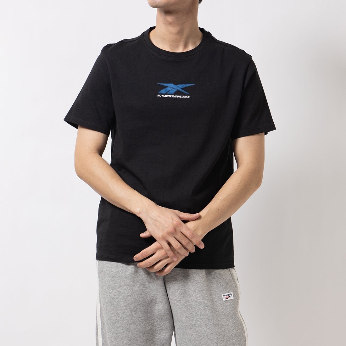 【リーボック/Reebok】のノーマター ディスタンス グラフィック Tシャツ / NO MATTER DISTANCE GFX SS TEE 人気、トレンドファッション・服の通販 founy(ファニー) 　ファッション　Fashion　レディースファッション　Fashion for Women　トップス・カットソー　Cut & Sew Tops　シャツ・ブラウス・オフィスカジュアル　Elegant Blouses & Button-Ups　ロングTシャツ・Tシャツ　Longline T-Shirts & Tees　グラフィック　Graphic, Graphic Design　シンプル　Simple, Minimal　フロント　Front, Front Design　メンズ　Men's, Menswear　ワーク　Workwear, Utility Style　 other-1|ID: prp329100004629305 ipo3291000000033284990