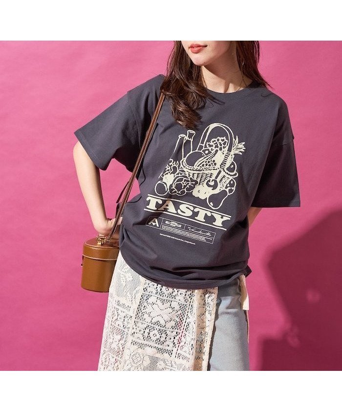 【フリークスストア/FREAK'S STORE】のVV basket フロントプリント 半袖 Tシャツ【限定展開】 25SS インテリア・キッズ・メンズ・レディースファッション・服の通販 founy(ファニー) 　ファッション　Fashion　レディースファッション　Fashion for Women　トップス・カットソー　Cut & Sew Tops　シャツ・ブラウス・オフィスカジュアル　Elegant Blouses & Button-Ups　ロングTシャツ・Tシャツ　Longline T-Shirts & Tees　アニマル　Animal Print　インナー　Innerwear　サロペット　Overalls, Salopette　ショルダー　Shoulder, Shoulder Strap　シンプル　Simple, Minimal　スニーカー　Sneakers, Trainers　スペシャル　Special, Limited Edition　デニム　Denim, Jeans Material　ドロップ　Drop Shoulder, Dropped Style　フロント　Front, Front Design　プリント　Print, Printed Pattern　半袖　Short Sleeve, Half Sleeve　S/S・春夏　SS, Spring/Summer, Warm Season　おすすめ　Recommended / Our Picks　夏　Summer　2025年　2025　2025春夏・S/S　Spring/Summer 2025 SS25　ブラック|ID: prp329100004629467 ipo3291000000033519007