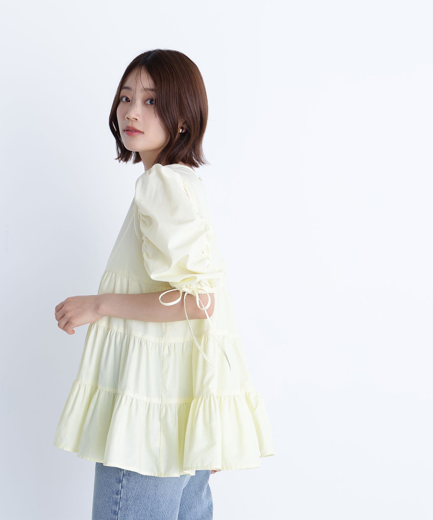 【ナチュラル ビューティー ベーシック/NATURAL BEAUTY BASIC】のギャザースリーブティアードチュニックブラウス インテリア・キッズ・メンズ・レディースファッション・服の通販 founy(ファニー) 　ファッション　Fashion　レディースファッション　Fashion for Women　トップス・カットソー　Cut & Sew Tops　シャツ・ブラウス・オフィスカジュアル　Elegant Blouses & Button-Ups　おすすめ　Recommended / Our Picks　ギャザー　Gathered, Ruffled　スリーブ　Sleeve, Long Sleeve / Short Sleeve　ダウン　Down, Puffer　チュニック　Tunic, Long Top　デニム　Denim, Jeans Material　トレンド　Trend, Trending Now　フェミニン　Feminine, Girly　ブロード　Broadcloth, Fine Cotton　リボン　Ribbon, Bow　今季　This Season, Current Season　イエロー|ID: prp329100004629566 ipo3291000000033466566