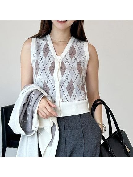 【スナイデル/SNIDEL】のアーガイルニットジレプルオーバー 人気、トレンドファッション・服の通販 founy(ファニー) 　ファッション　Fashion　レディースファッション　Fashion for Women　トップス・カットソー　Cut & Sew Tops　ニット　Knit Tops & Sweaters　ベスト&ジレ / 重ね着スタイル　Vests & Gilets　カジュアルプルオーバー・ニットトップス　Pullovers & Knit Tops / Casual Pullovers　アンサンブル　Ensemble Set　クロップド　Cropped, Short Length　今季　This Season, Current Season　シンプル　Simple, Minimal　トレンド　Trend, Trending Now　フロント　Front, Front Design　おすすめ　Recommended / Our Picks　エレガント 上品　Elegant　 other-1|ID: prp329100004629612 ipo3291000000033291836