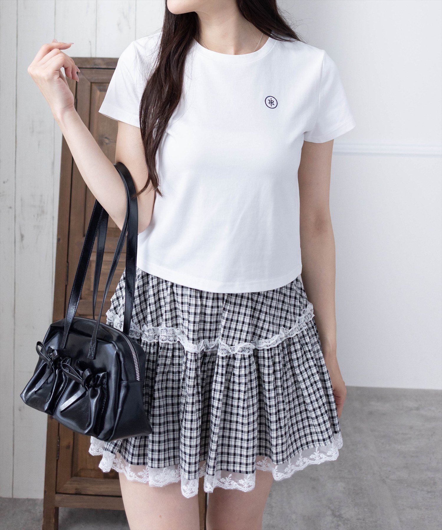 【クリア/clear】のワンポイント刺繍入りTシャツ インテリア・キッズ・メンズ・レディースファッション・服の通販 founy(ファニー) 　ファッション　Fashion　レディースファッション　Fashion for Women　トップス・カットソー　Cut & Sew Tops　シャツ・ブラウス・オフィスカジュアル　Elegant Blouses & Button-Ups　ロングTシャツ・Tシャツ　Longline T-Shirts & Tees　インナー　Innerwear　ガーリー　Girly, Feminine Style　コンパクト　Compact, Small Size　デニム　Denim, Jeans Material　バランス　Balance, Style Balance　ロング　Long, Long-Length　ワンポイント　One Point, Statement Accent　定番　Standard, Basic Item　OWH|ID: prp329100004629649 ipo3291000000033292293