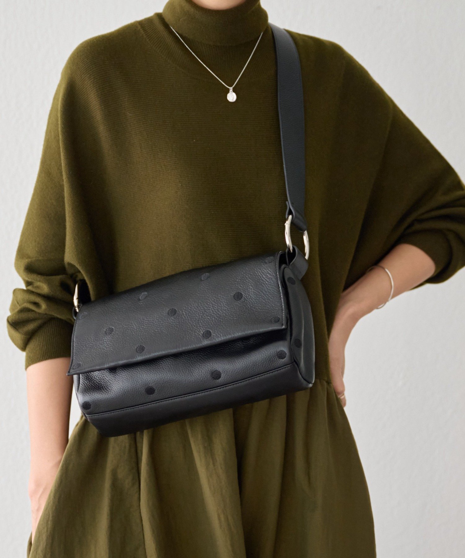 【ビアズリー/BEARDSLEY】の《11/16(日)12時 新色登場》ドットボディバッグ インテリア・キッズ・メンズ・レディースファッション・服の通販 founy(ファニー) 　ファッション　Fashion　レディースファッション　Fashion for Women　バッグ　Bags　ドット　Polka Dot, Dot Pattern　人気　Popular, Best Seller　バランス　Balance, Style Balance　プリント　Print, Printed Pattern　ラップ　Wrap, Wrap Design　ワンポイント　One Point, Statement Accent　再入荷　Restock / Back in Stock　ブラックその他1|ID: prp329100004629760 ipo3291000000034520587