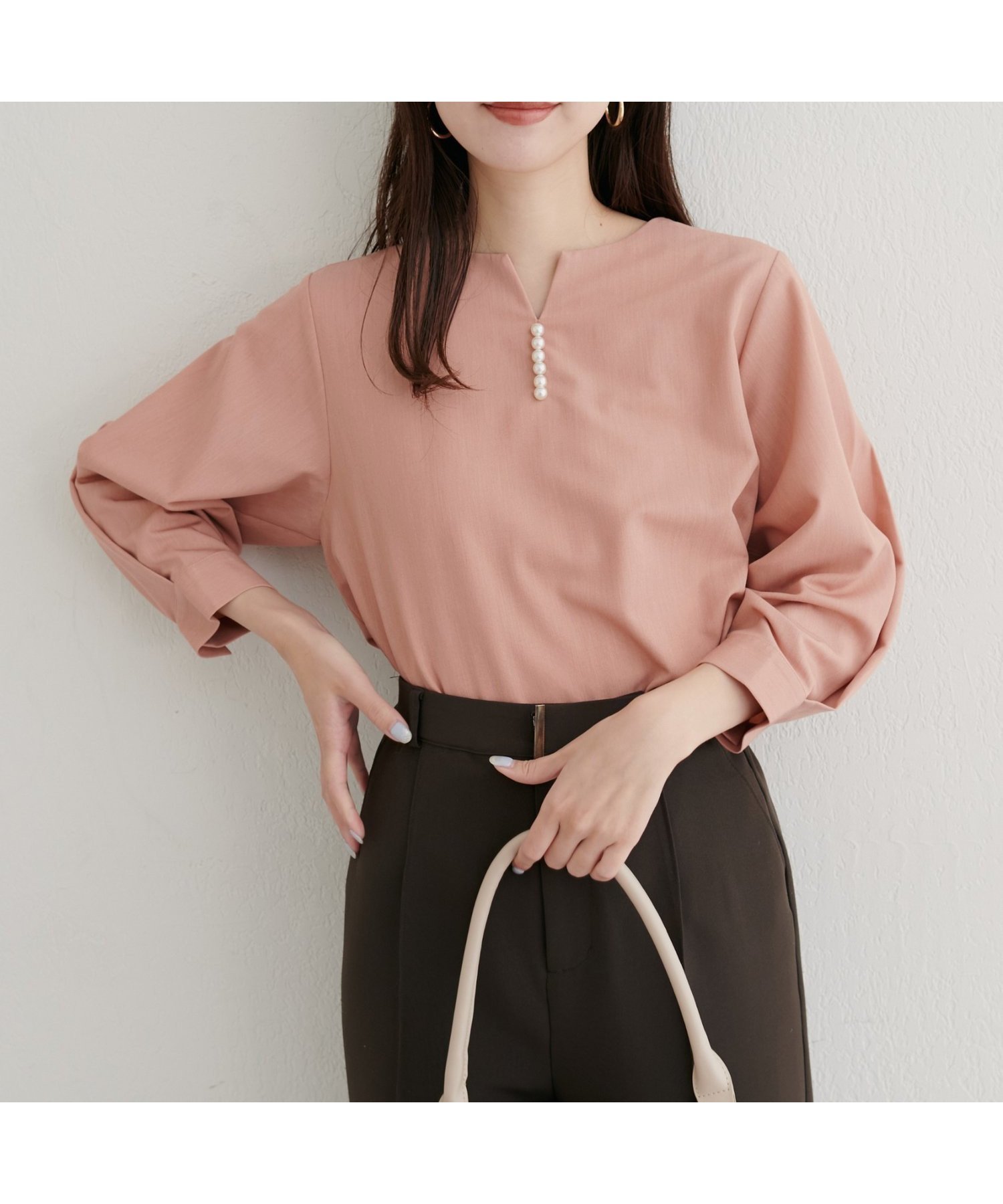 【ナチュラルクチュール/natural couture】の【WEB限定】パール付きスキッパーブラウス インテリア・キッズ・メンズ・レディースファッション・服の通販 founy(ファニー) 　ファッション　Fashion　レディースファッション　Fashion for Women　トップス・カットソー　Cut & Sew Tops　シャツ・ブラウス・オフィスカジュアル　Elegant Blouses & Button-Ups　2025年　2025　2025-2026秋冬・A/W　Autumn/Winter 2025–26 AW25–26　インナー　Innerwear　サロペット　Overalls, Salopette　シンプル　Simple, Minimal　スキッパー　Skipper, Open Collar　デニム　Denim, Jeans Material　パール　Pearl, Pearl Accent　フロント　Front, Front Design　レース　Lace, Lace Fabric　エレガント 上品　Elegant　オレンジ|ID: prp329100004629812 ipo3291000000033295235