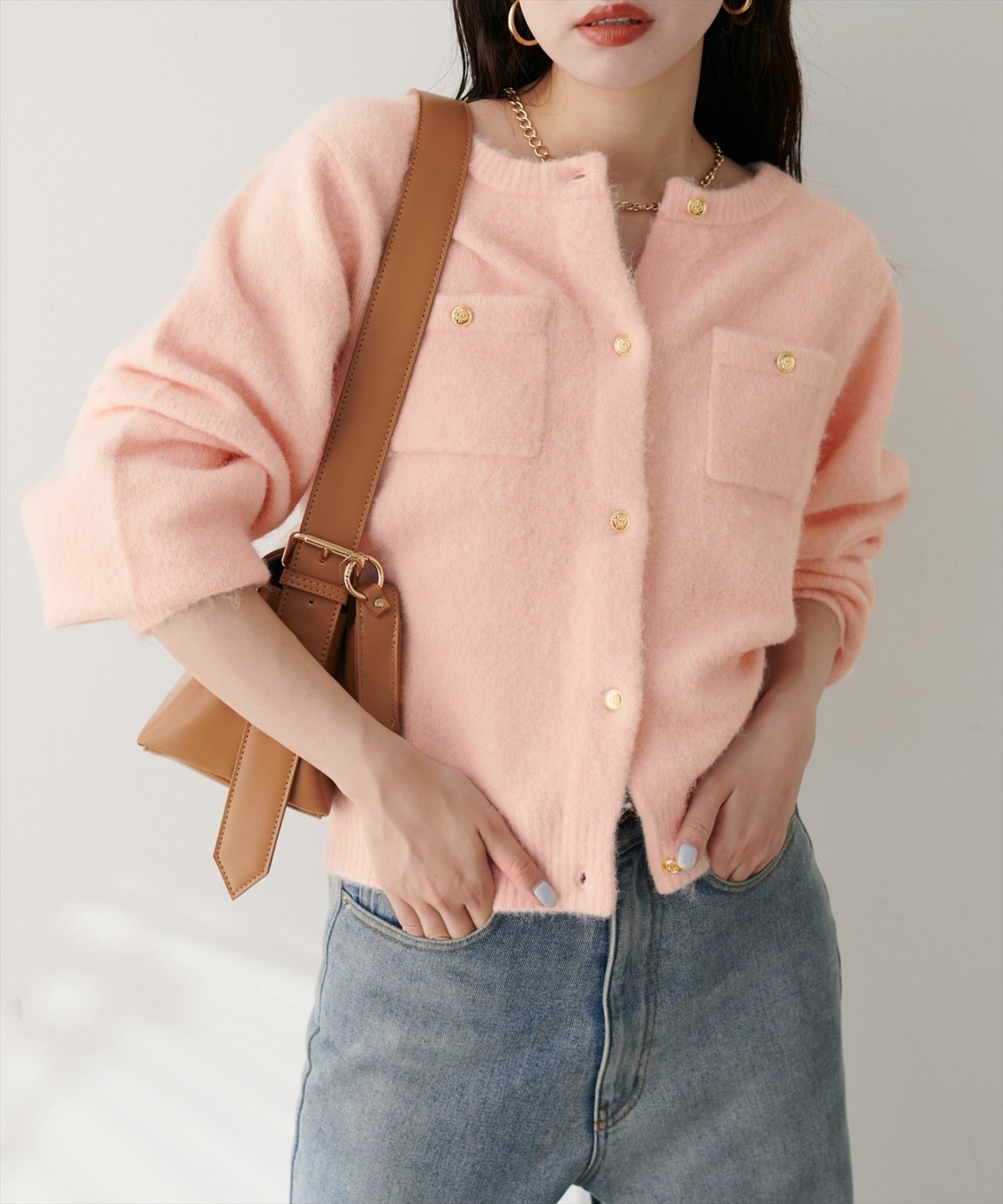 【ナチュラルクチュール/natural couture】のスフレヤーン金釦ポケ付きカーディガン インテリア・キッズ・メンズ・レディースファッション・服の通販 founy(ファニー) 　ファッション　Fashion　レディースファッション　Fashion for Women　トップス・カットソー　Cut & Sew Tops　カーディガン・羽織り　Layered Style Cardigans　アクセサリー　Fashion Accessories　カットソー　Cut and Sewn Top　カーディガン　Cardigan, Knitwear　クラシカル　Classical, Vintage-Inspired　シューズ　Shoes, Footwear　シンプル　Simple, Minimal　スニーカー　Sneakers, Trainers　ダウン　Down, Puffer　デニム　Denim, Jeans Material　バレエ　Ballet, Ballet Style　フェミニン　Feminine, Girly　フレア　Flare, Flared　フロント　Front, Front Design　ポケット　Pocket, Pocket Detail　リラックス　Relax, Relaxed Fit　ワイド　Wide, Wide Fit　エレガント 上品　Elegant　2025年　2025　2025-2026秋冬・A/W　Autumn/Winter 2025–26 AW25–26　ピンク|ID: prp329100004629873 ipo3291000000033295937