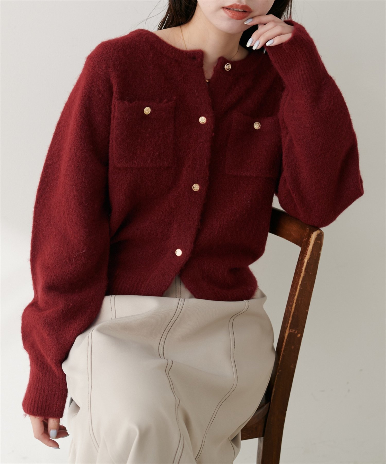 【ナチュラルクチュール/natural couture】のスフレヤーン金釦ポケ付きカーディガン インテリア・キッズ・メンズ・レディースファッション・服の通販 founy(ファニー) 　ファッション　Fashion　レディースファッション　Fashion for Women　トップス・カットソー　Cut & Sew Tops　カーディガン・羽織り　Layered Style Cardigans　アクセサリー　Fashion Accessories　カットソー　Cut and Sewn Top　カーディガン　Cardigan, Knitwear　クラシカル　Classical, Vintage-Inspired　シューズ　Shoes, Footwear　シンプル　Simple, Minimal　スニーカー　Sneakers, Trainers　ダウン　Down, Puffer　デニム　Denim, Jeans Material　バレエ　Ballet, Ballet Style　フェミニン　Feminine, Girly　フレア　Flare, Flared　フロント　Front, Front Design　ポケット　Pocket, Pocket Detail　リラックス　Relax, Relaxed Fit　ワイド　Wide, Wide Fit　エレガント 上品　Elegant　2025年　2025　2025-2026秋冬・A/W　Autumn/Winter 2025–26 AW25–26　ボルドー|ID: prp329100004629873 ipo3291000000033295938